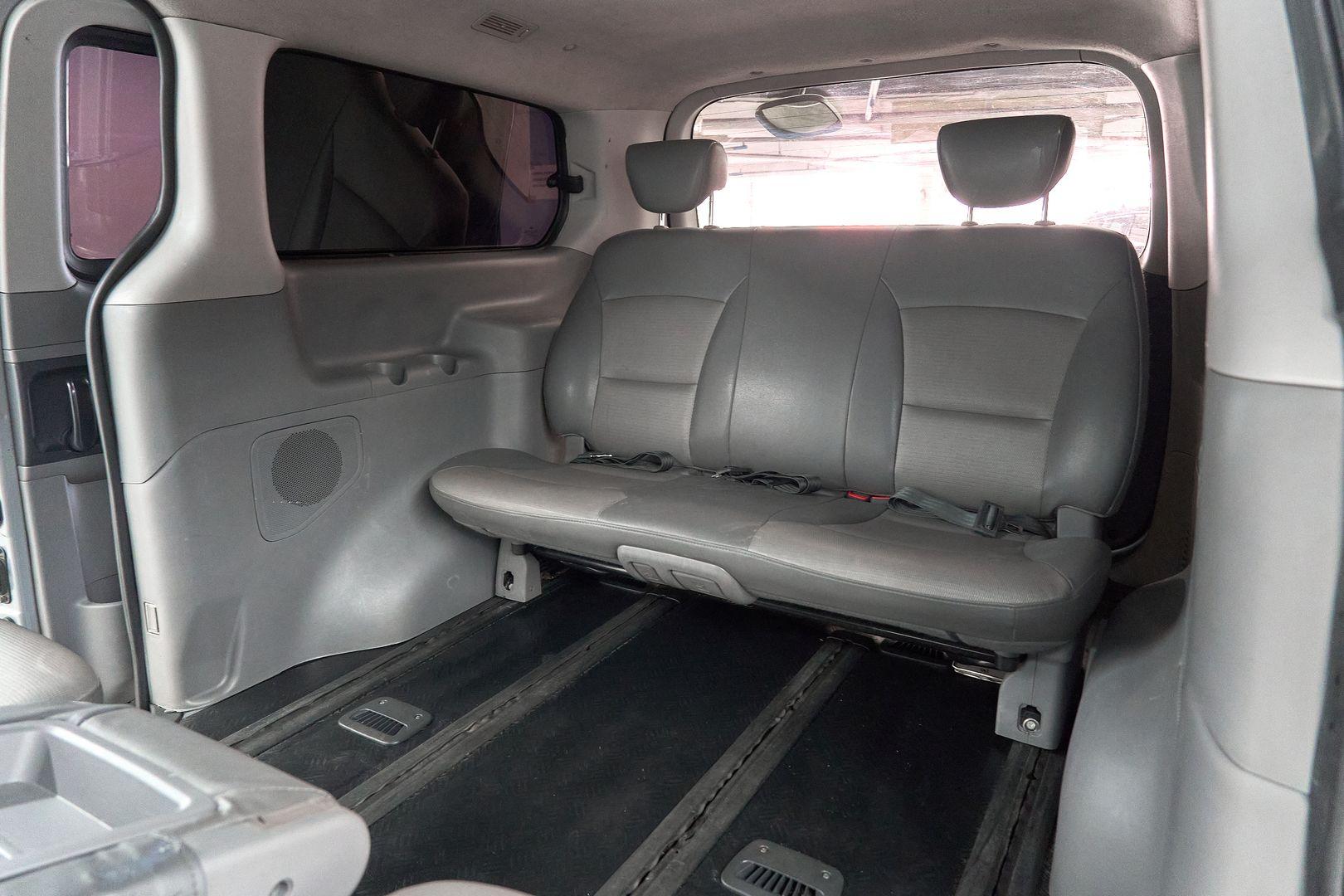 Hyundai Grand Starex 2011, серебряный