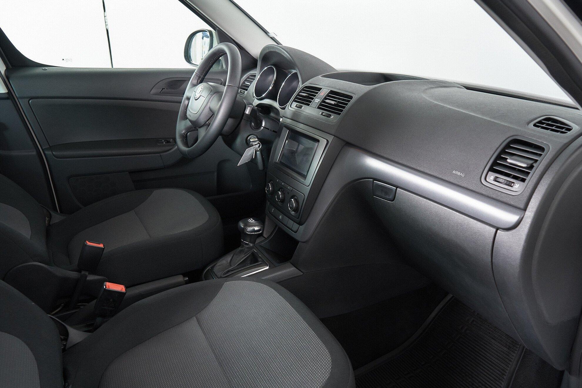 Skoda Yeti 2012, белый