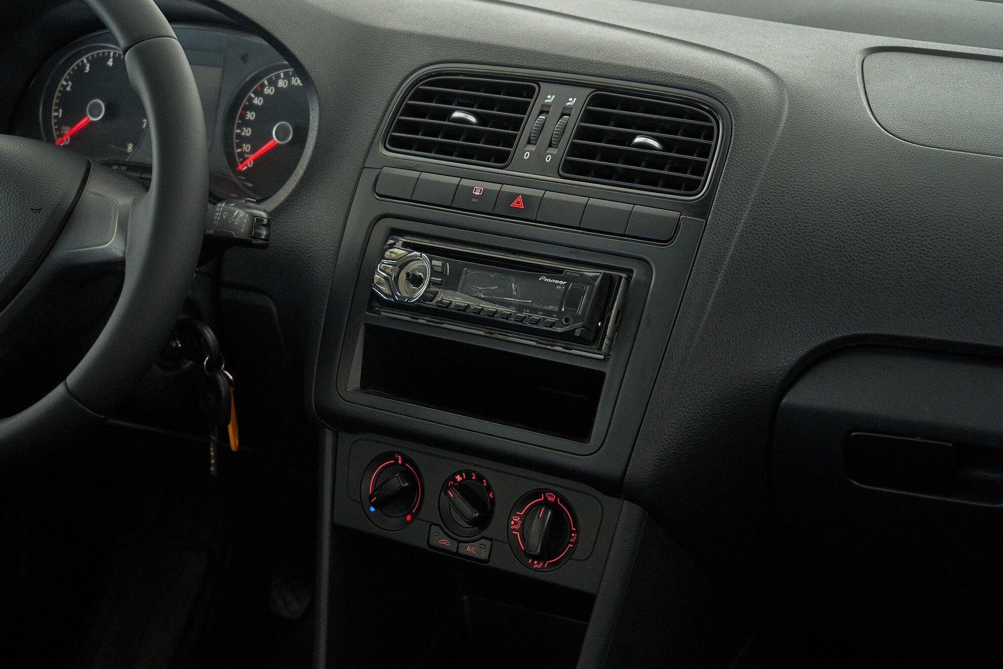Volkswagen Polo 2017, белый