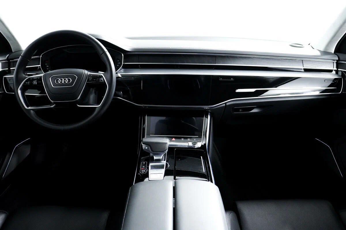 Audi A8 2018, синий