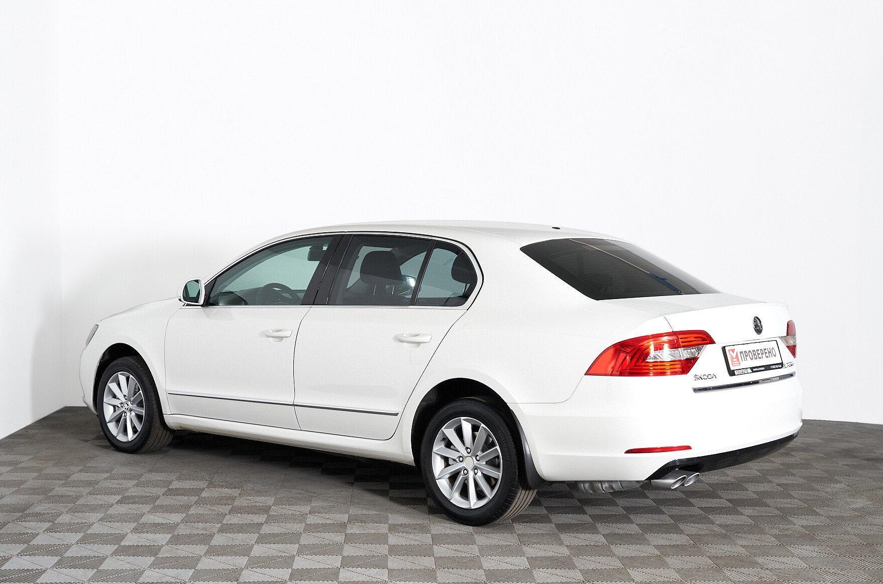 Skoda Superb 2013, белый