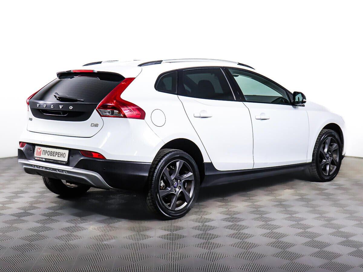 Volvo V40 Cross Country 2015, белый