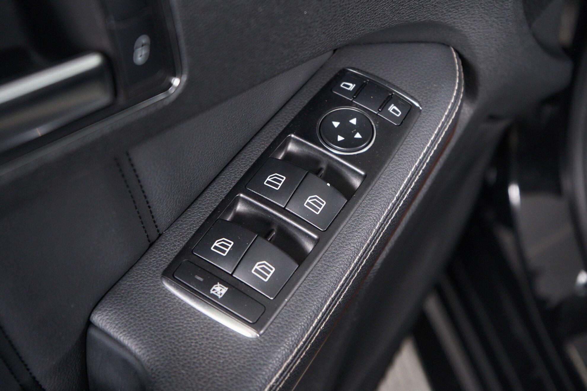 Mercedes-Benz E-Класс 2012, черный