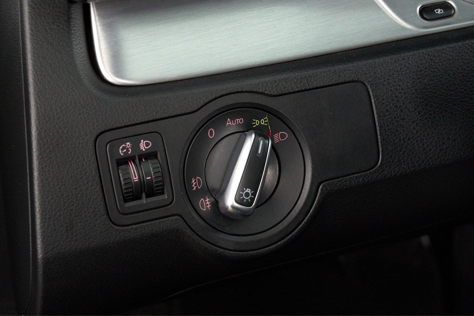 Volkswagen Passat CC 2011, серый