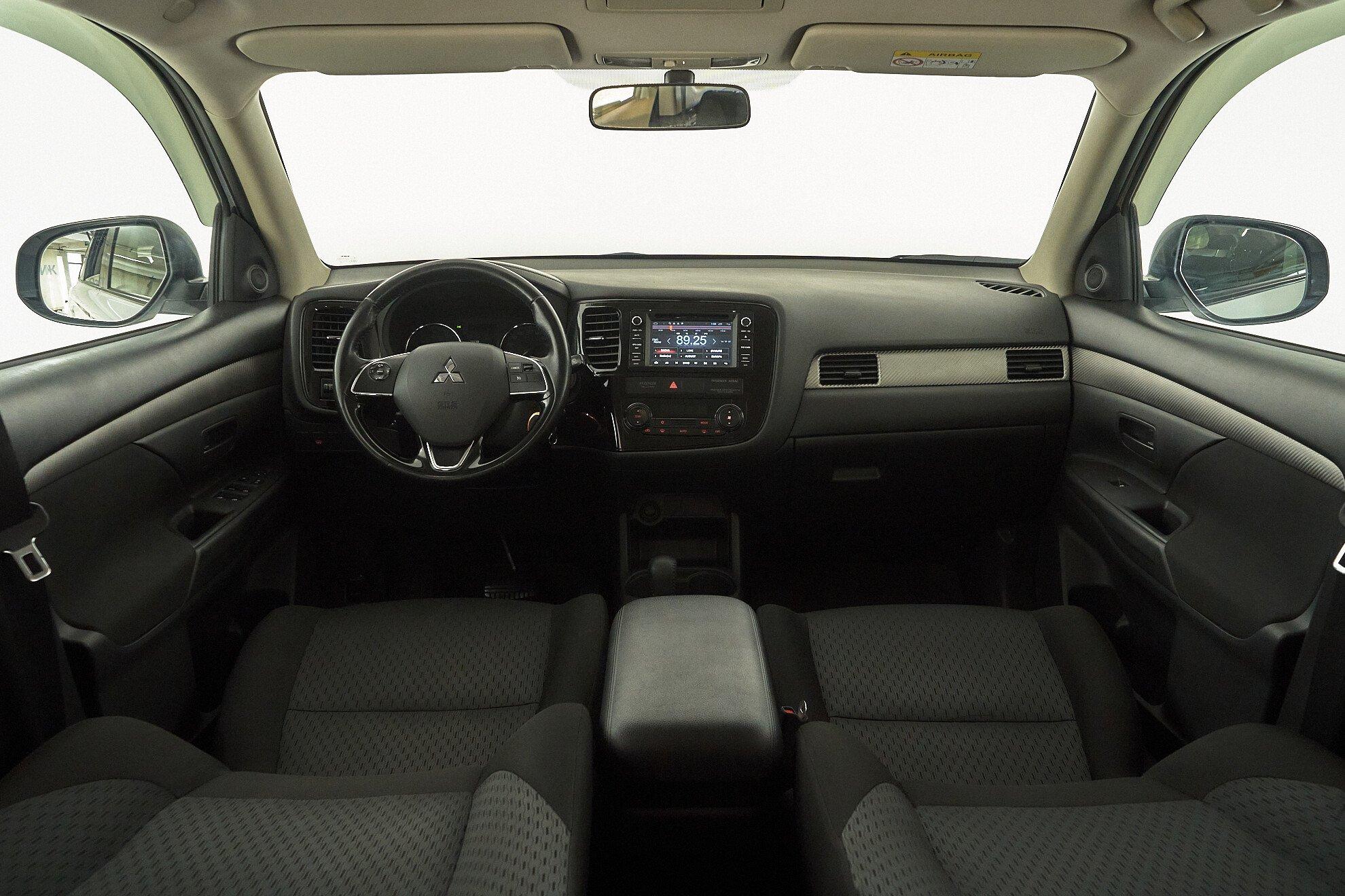 Mitsubishi Outlander 2017, белый