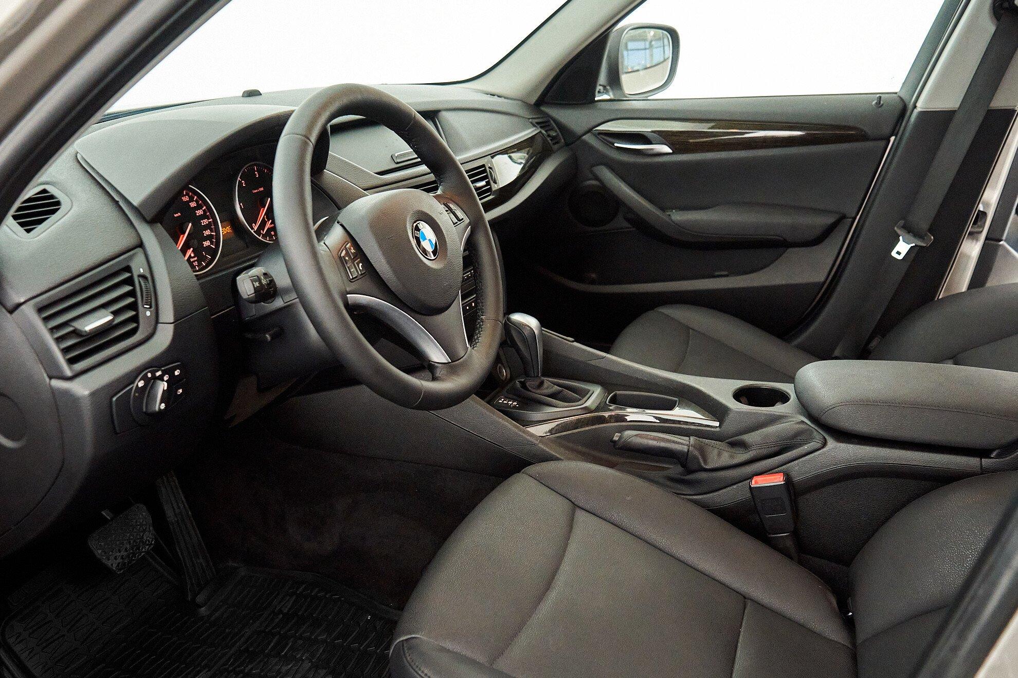 BMW X1 2012, серебряный
