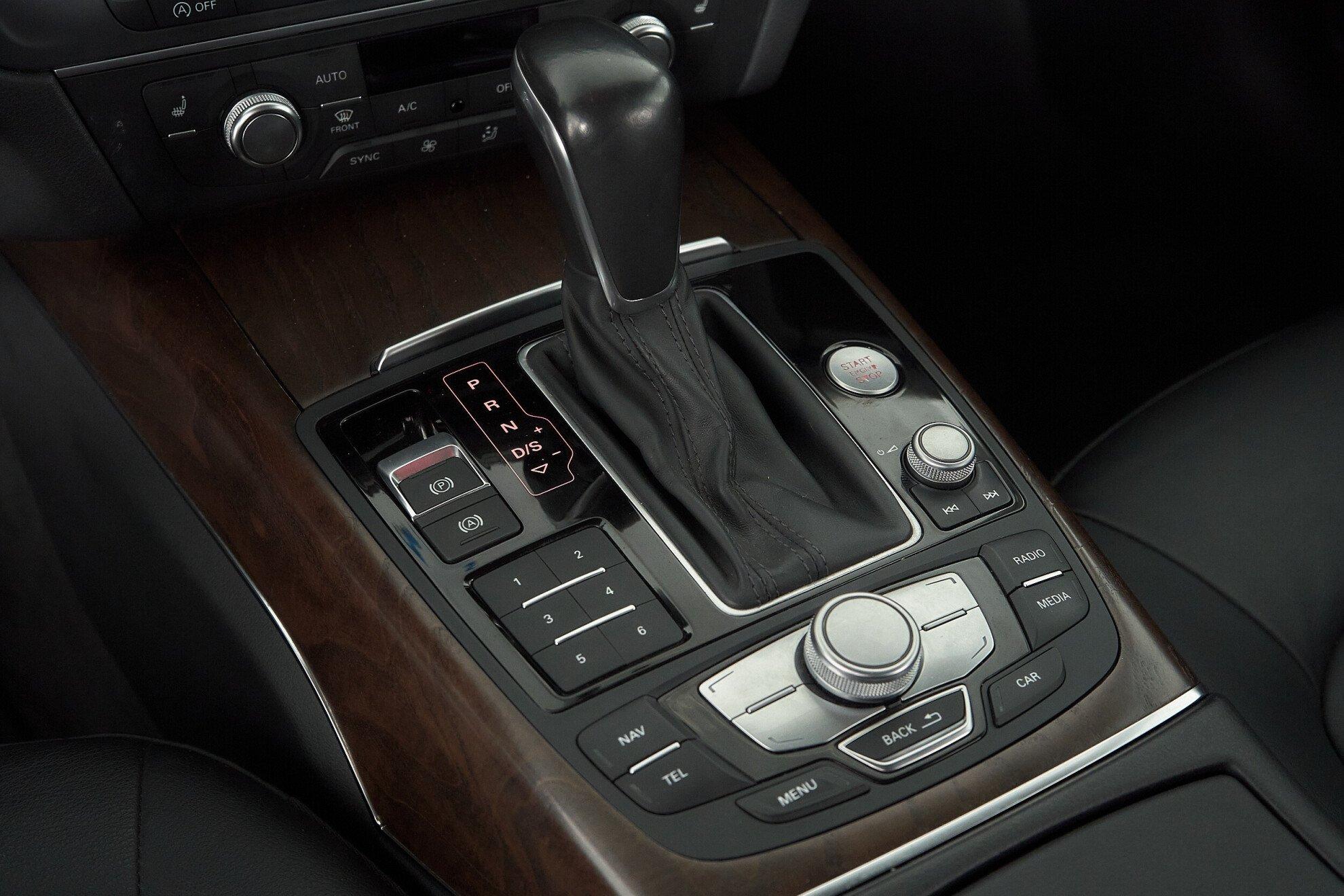 Audi A6 2016, серый
