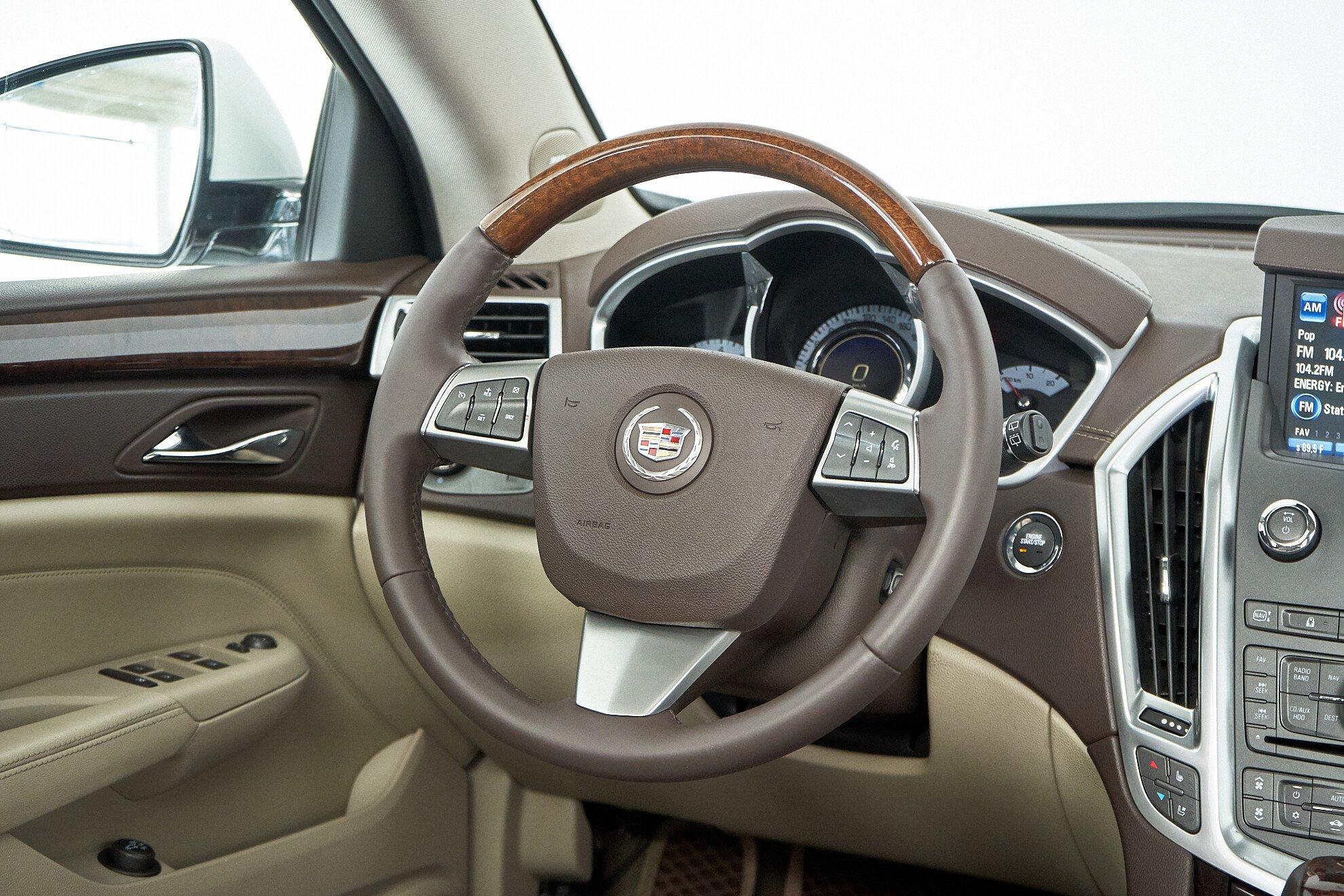 Cadillac SRX 2011, белый