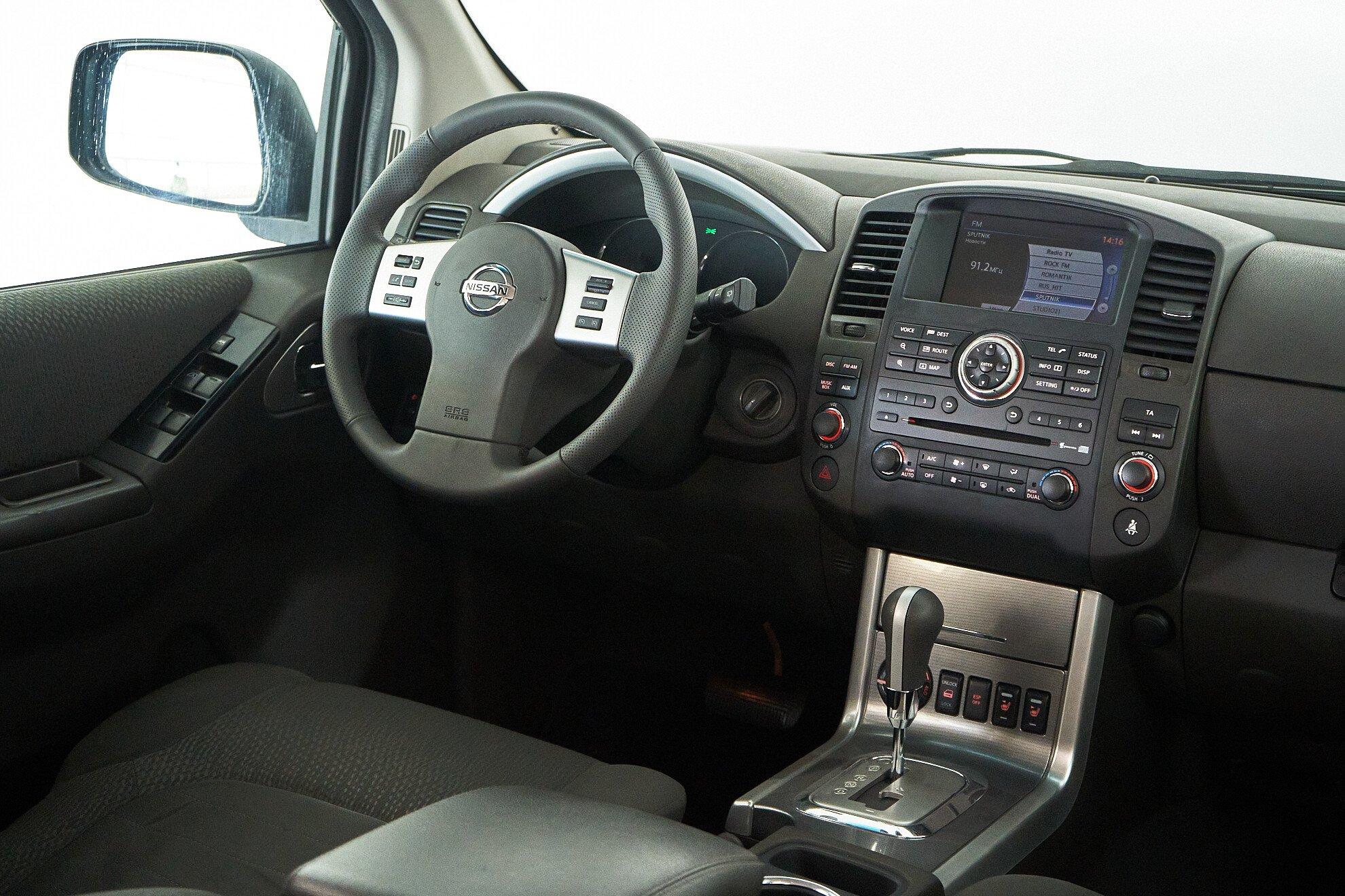 Nissan Pathfinder 2011, черный