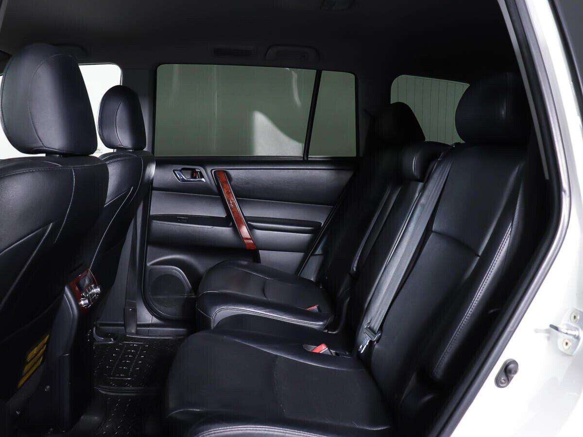 Toyota Highlander 2012, белый