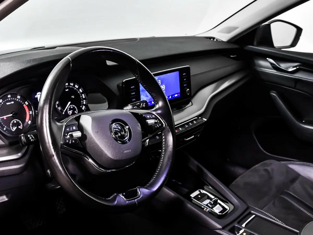 Skoda Octavia 2023, серый