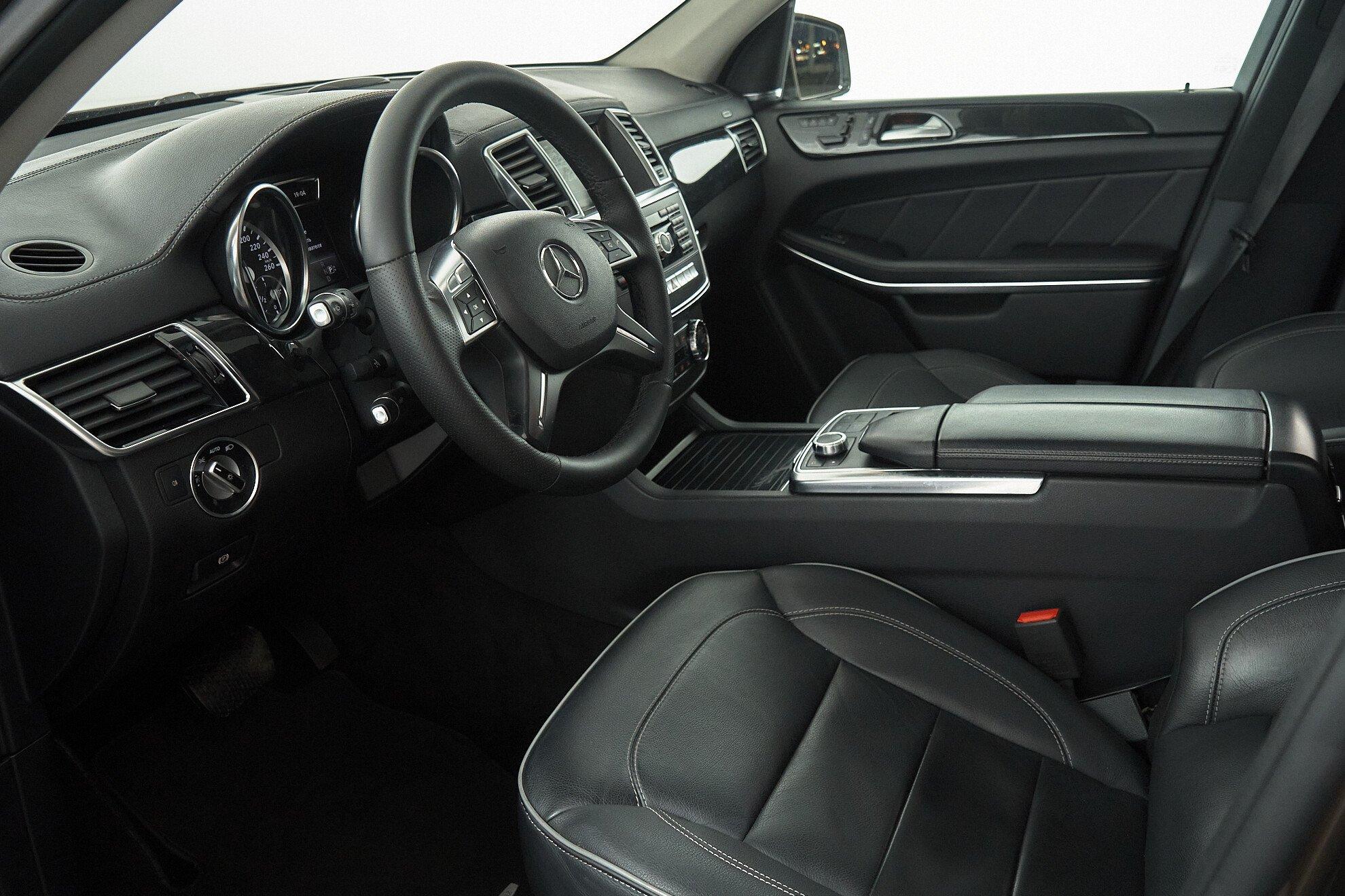 Mercedes-Benz GL-Класс 2015, коричневый