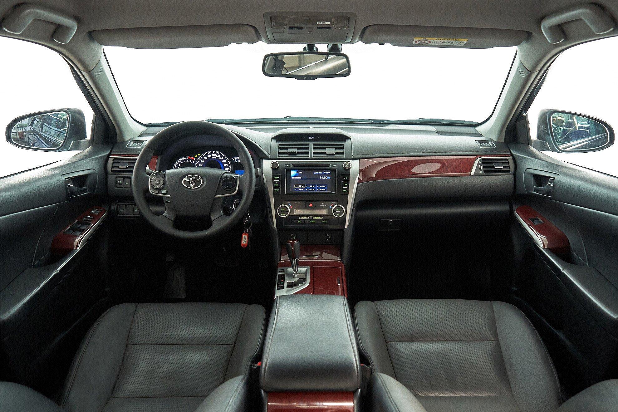 Toyota Camry 2014, черный