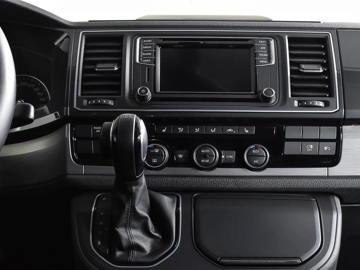 Volkswagen Caravelle 2018, серебряный