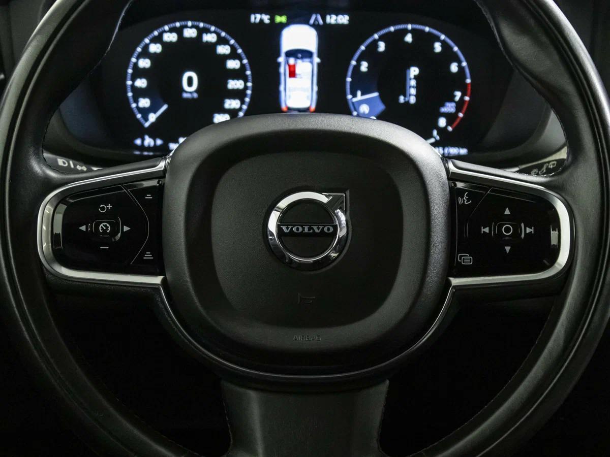 Volvo XC60 2020, черный