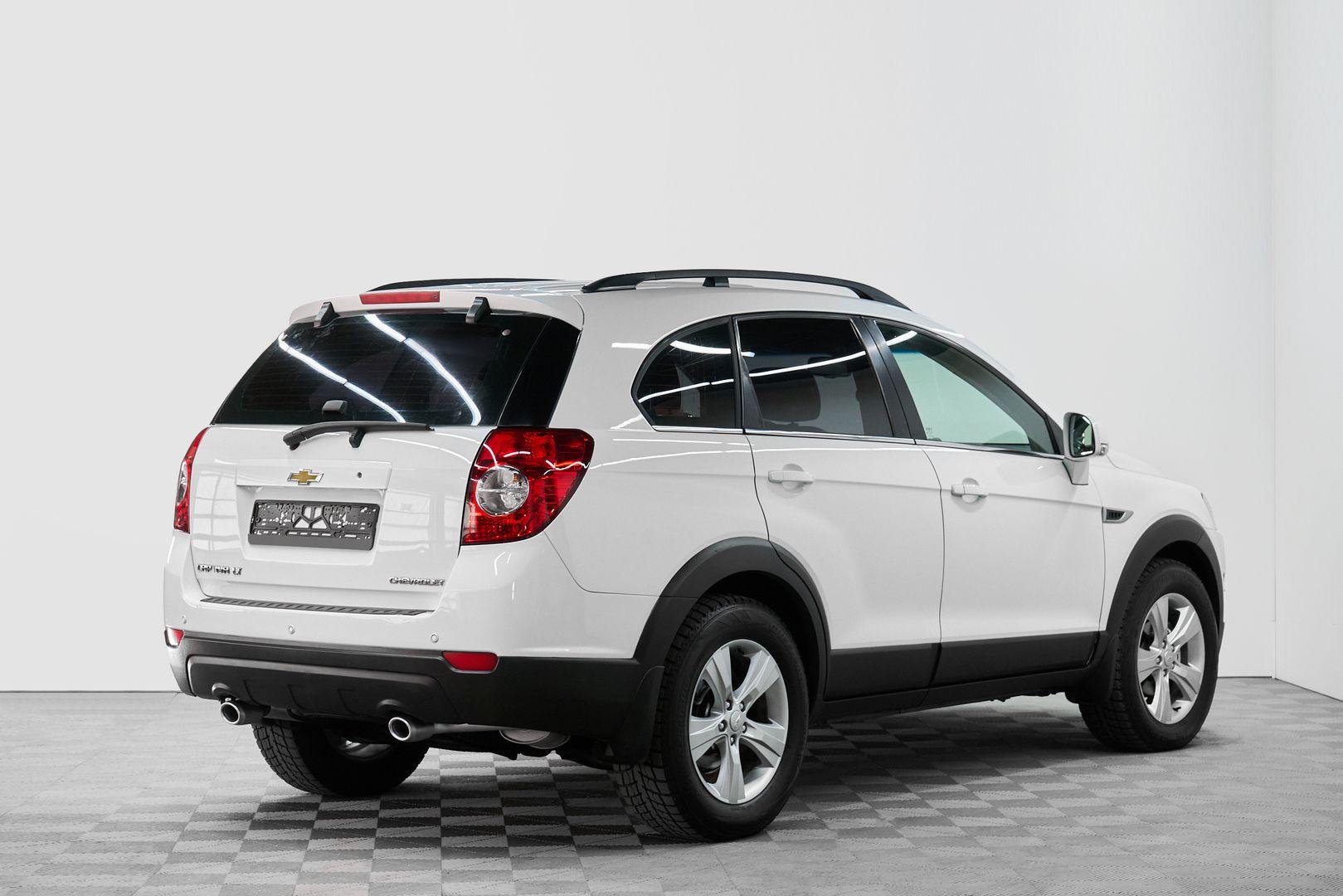 Chevrolet Captiva 2012, белый