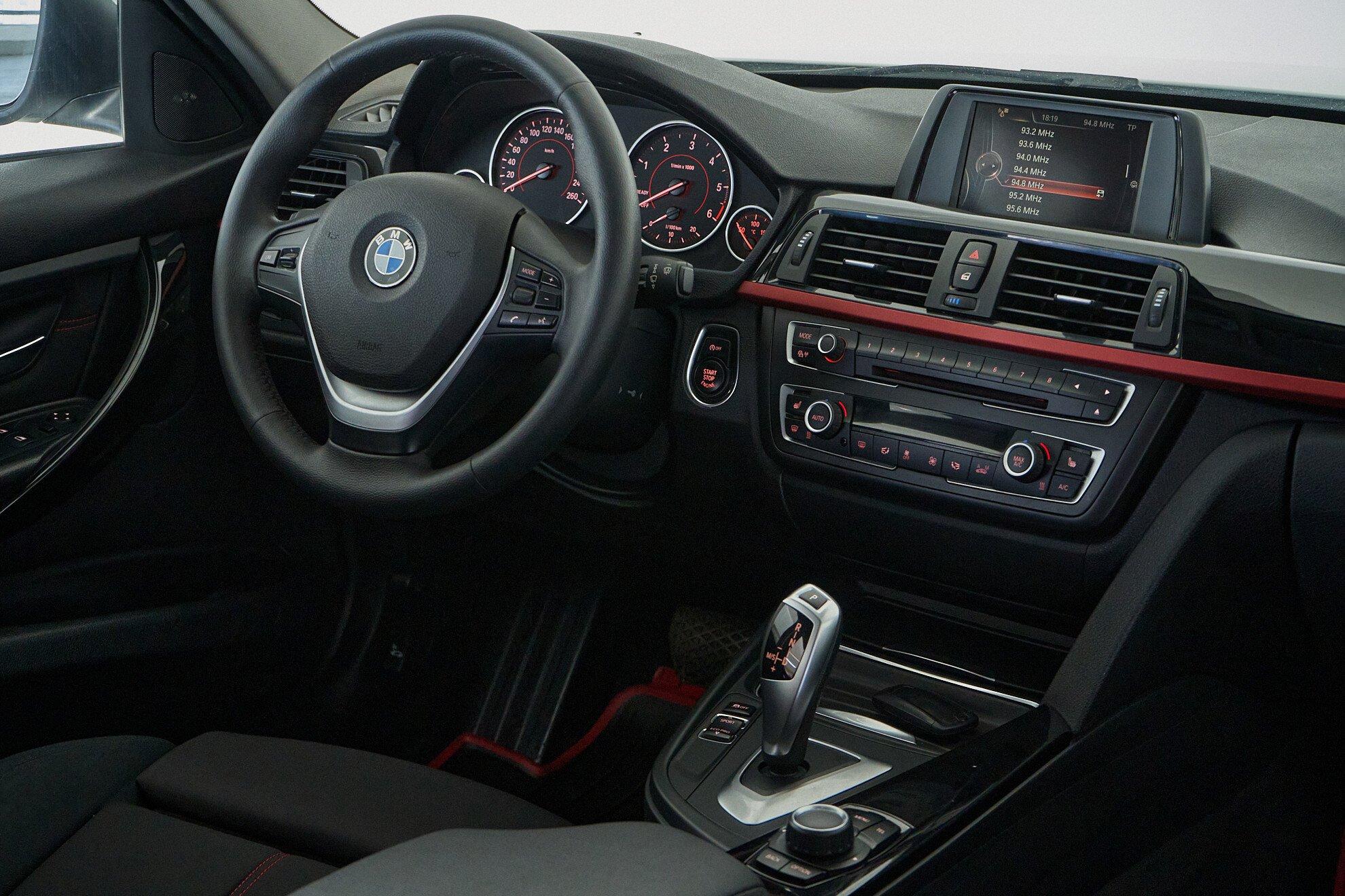 BMW 3 серии 2013, белый