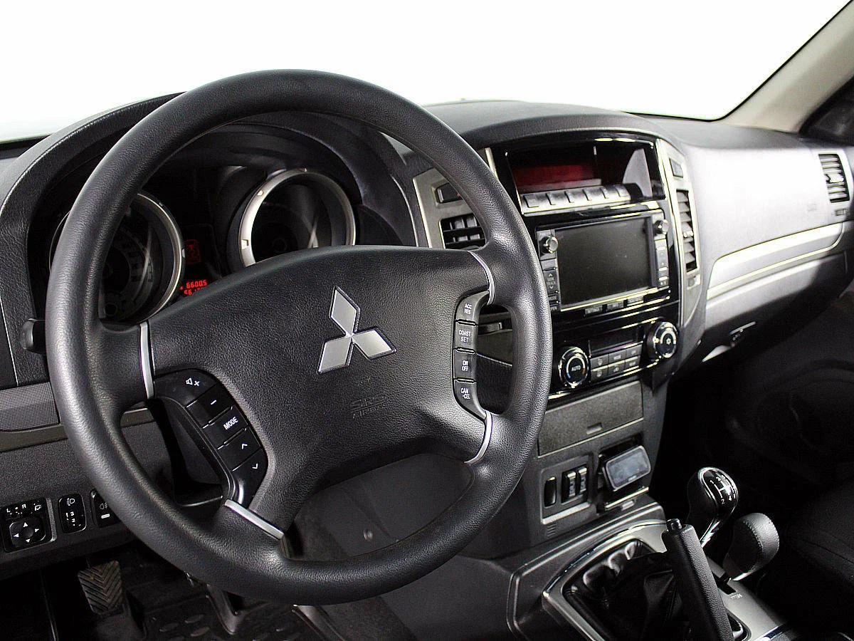 Mitsubishi Pajero 2018, серый