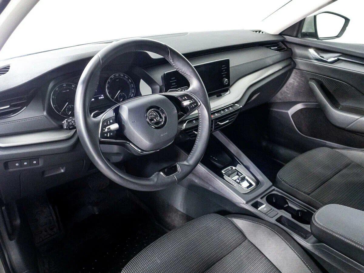 Skoda Octavia 2021, коричневый