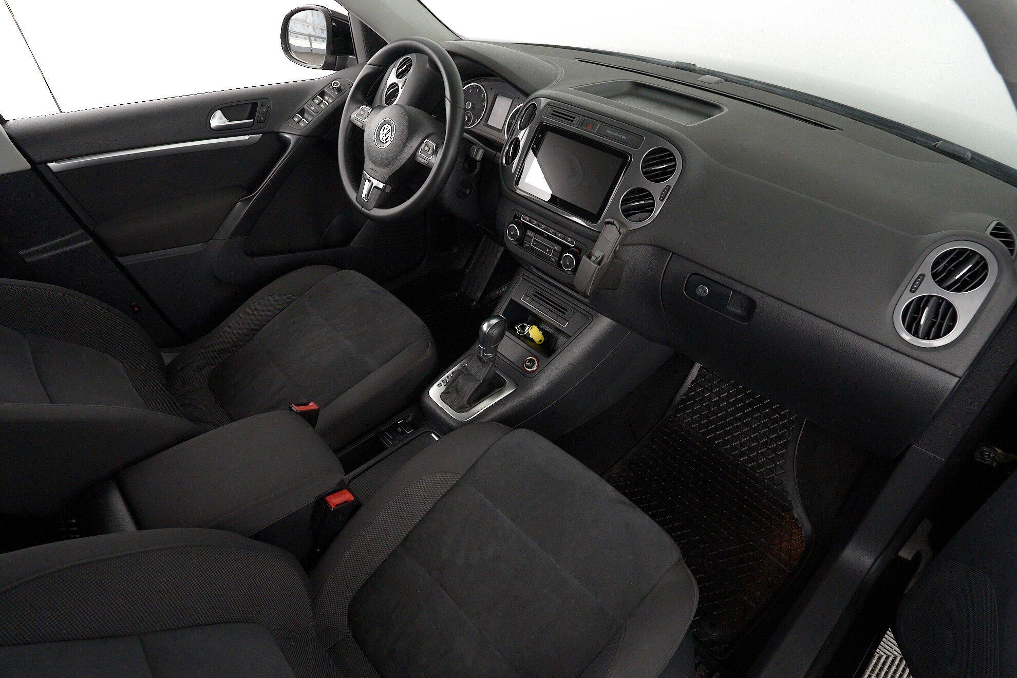 Volkswagen Tiguan 2012, черный