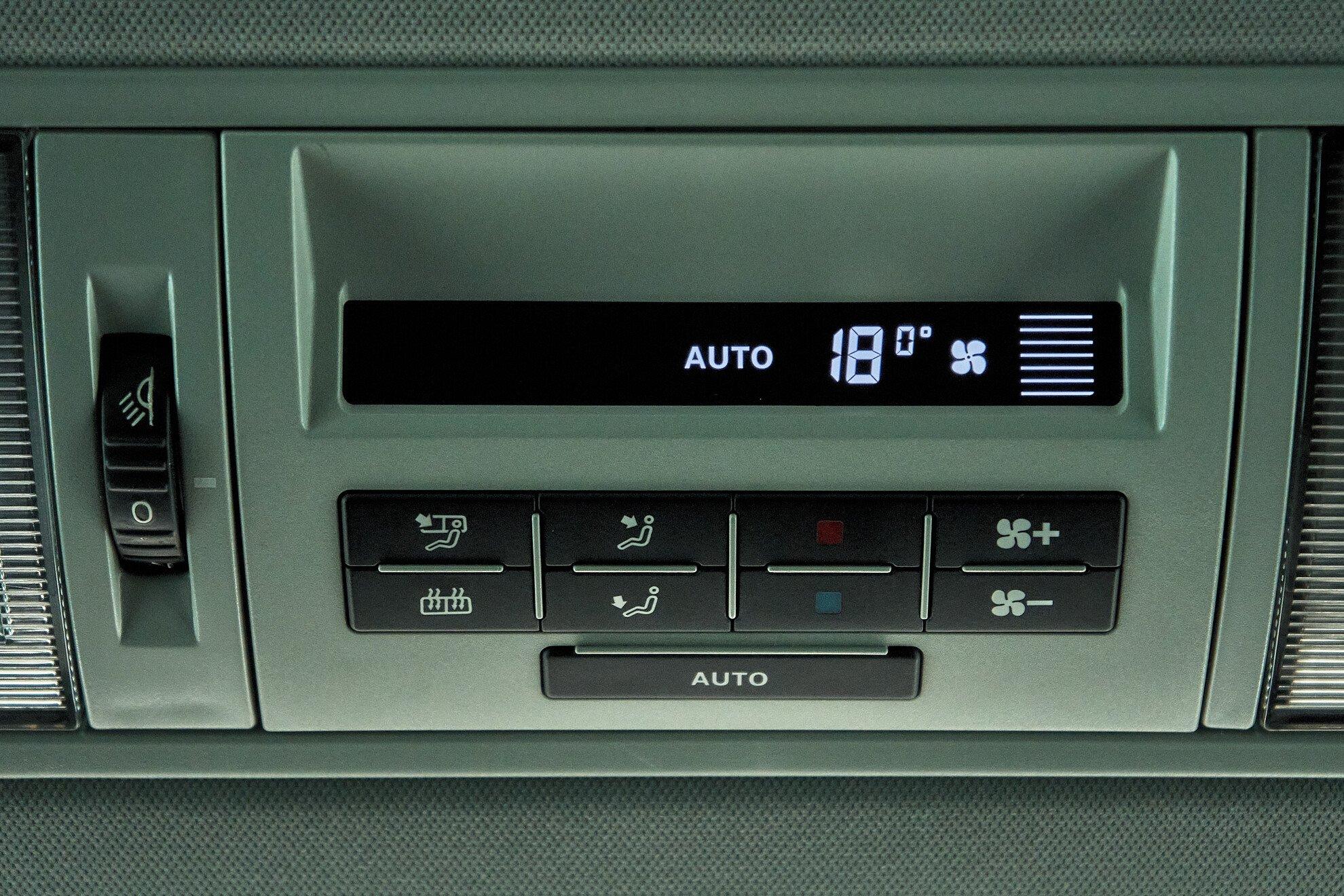 Volkswagen Multivan 2013, белый