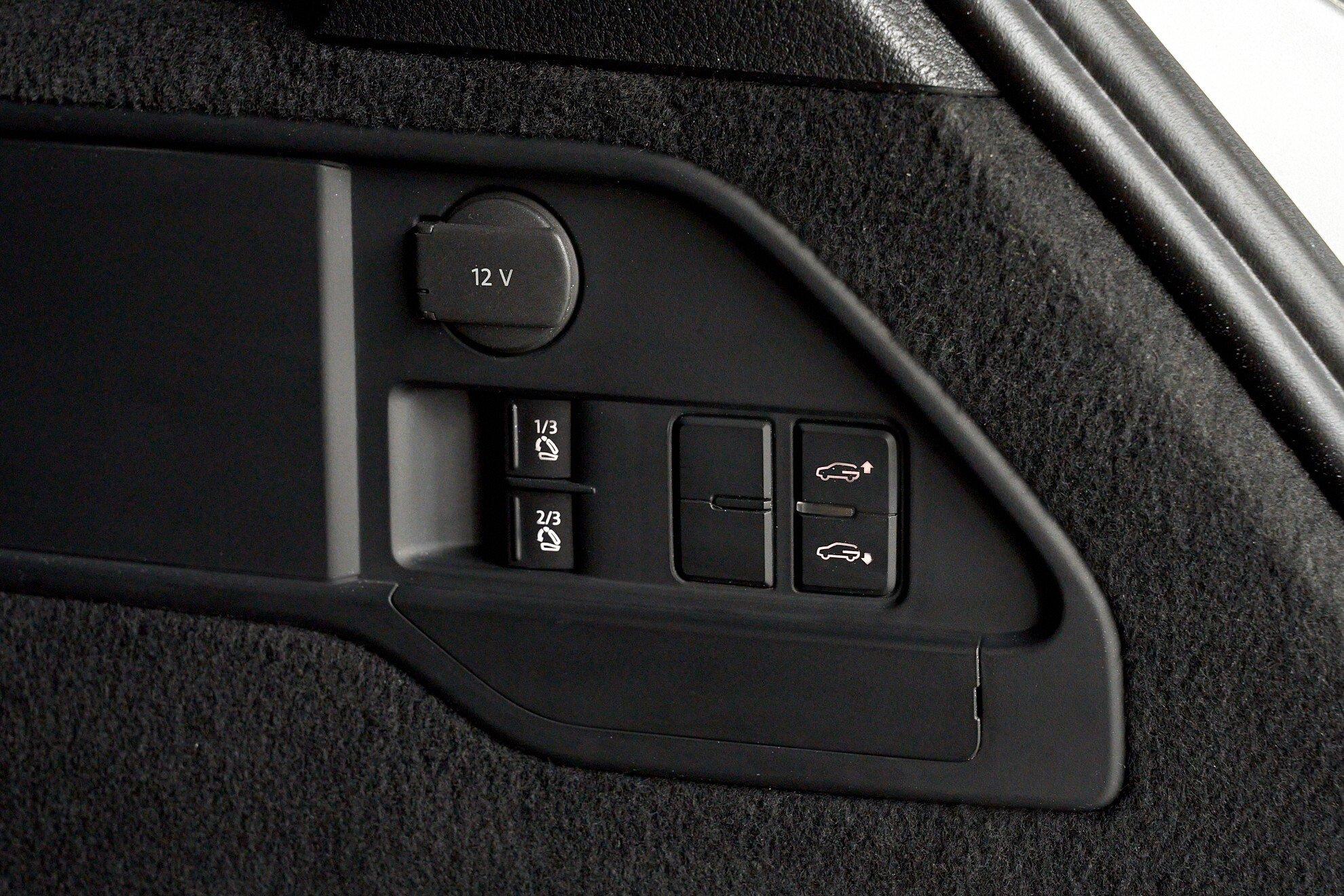 Volkswagen Touareg 2011, серебряный