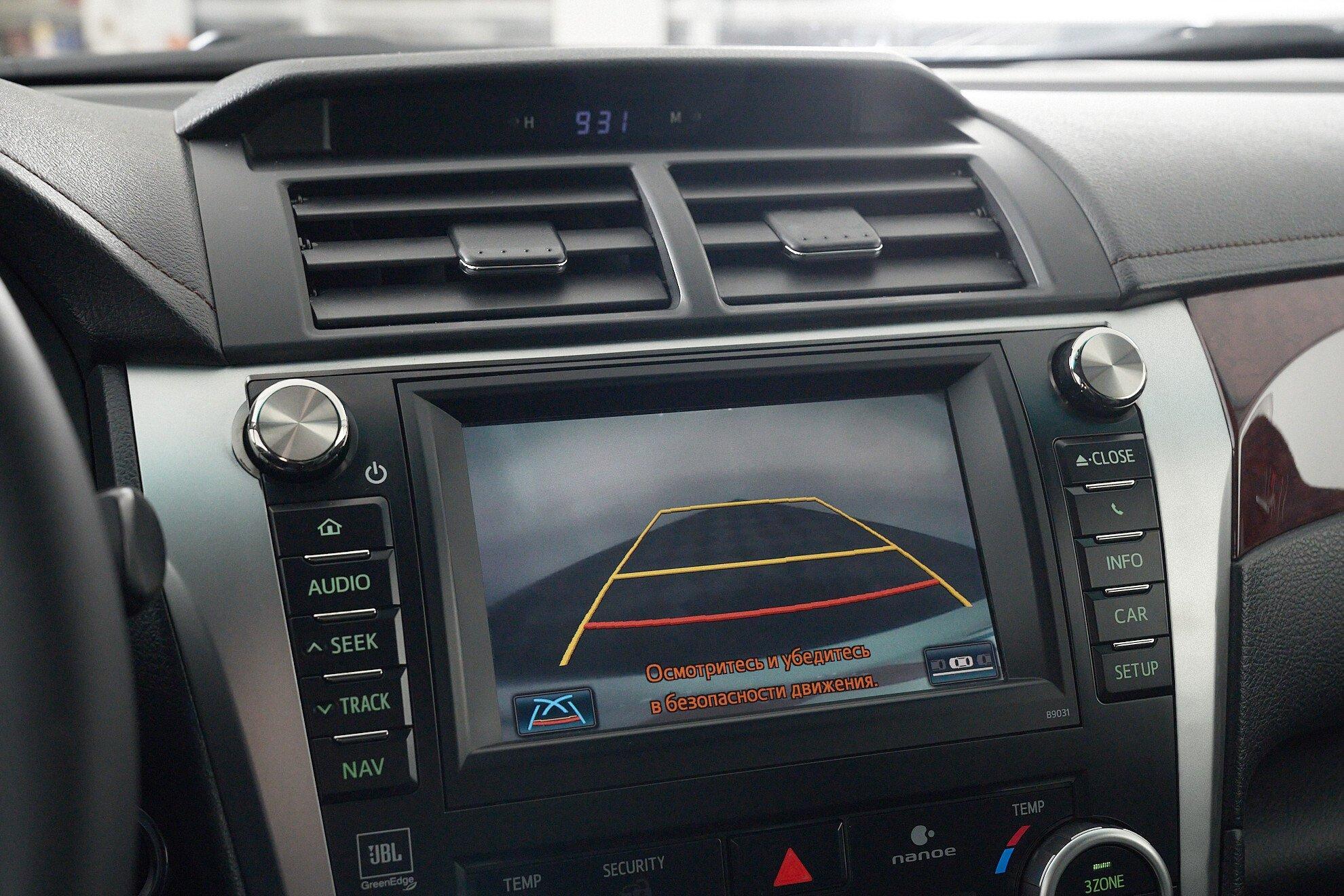 Toyota Camry 2012, белый