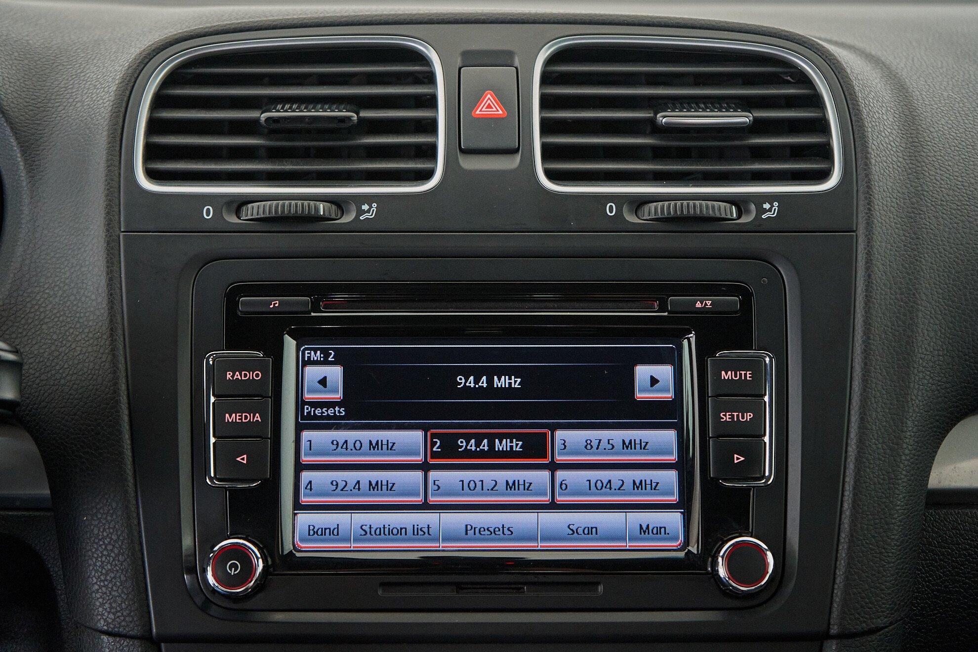 Volkswagen Golf 2012, белый