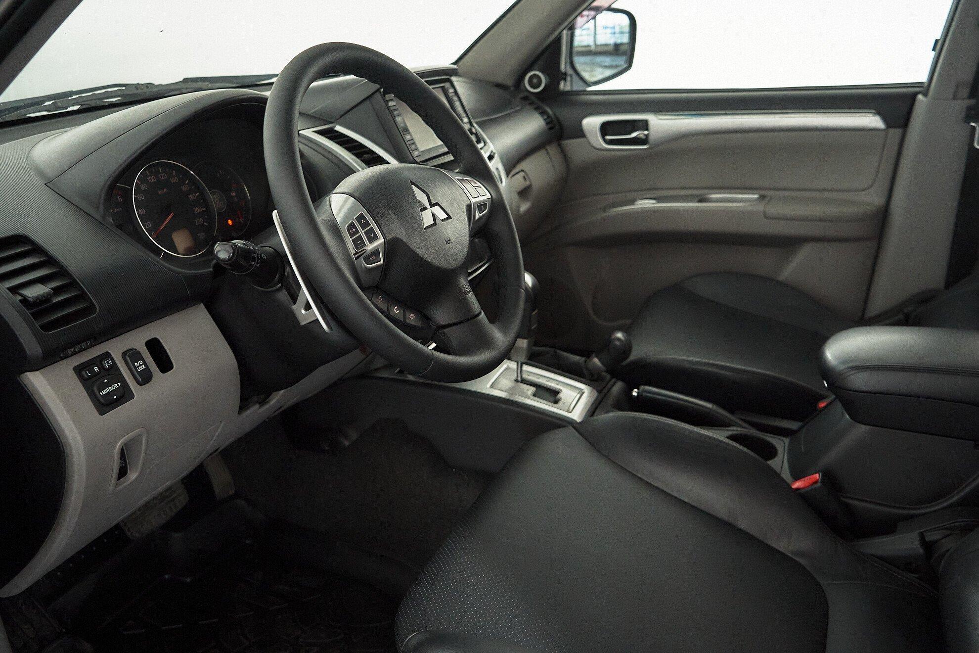 Mitsubishi Pajero Sport 2012, синий
