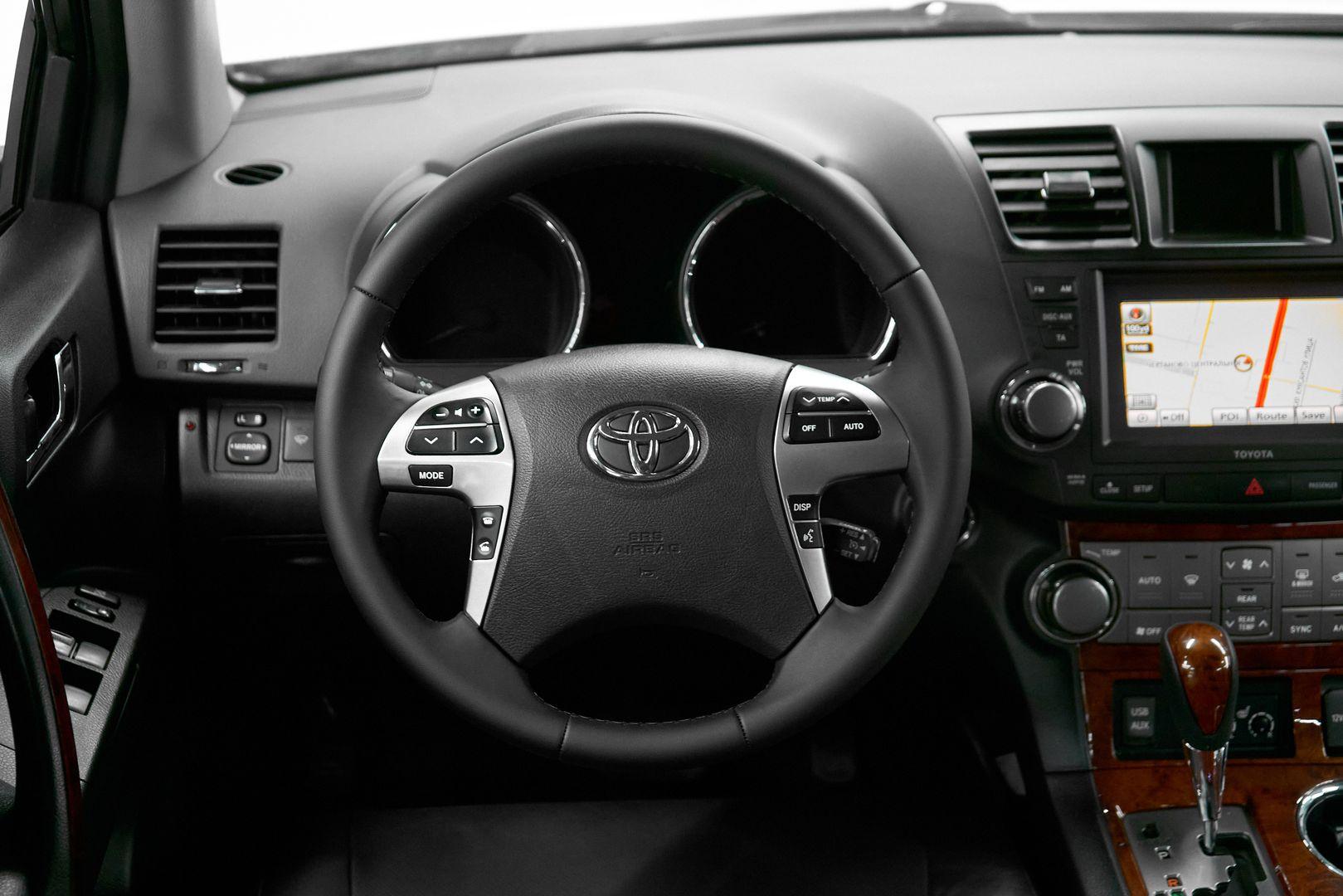 Toyota Highlander 2011, белый