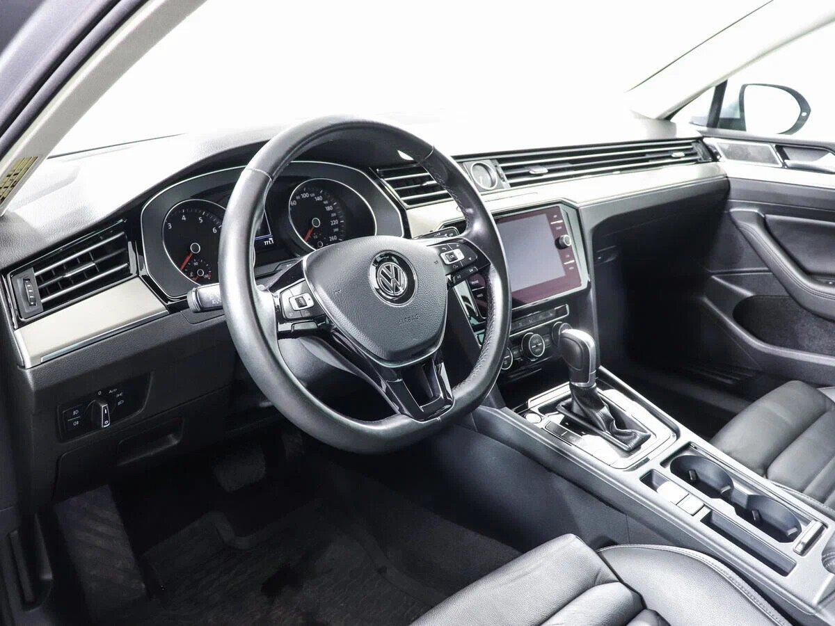 Volkswagen Passat 2018, серебряный