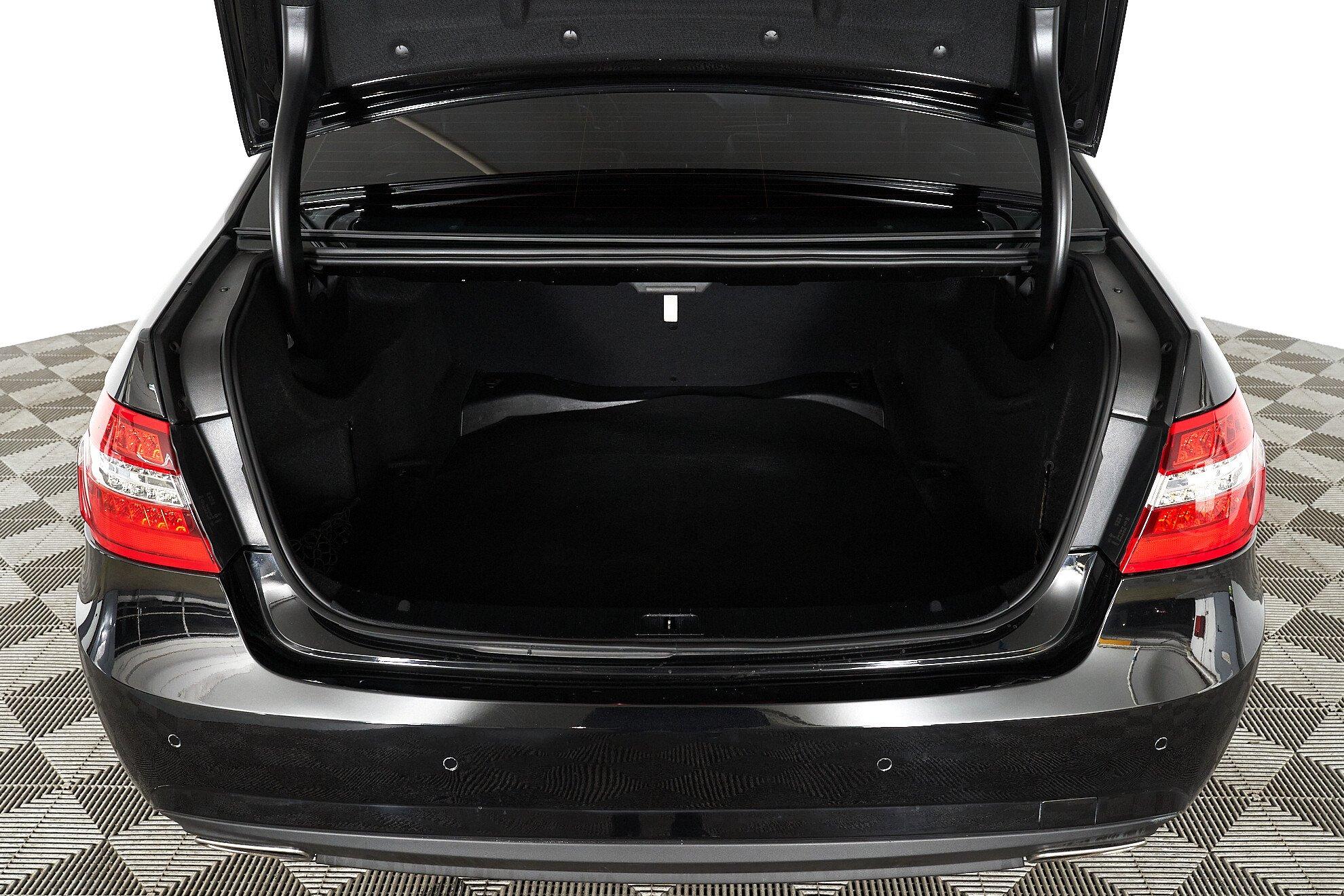 Mercedes-Benz E-Класс 2012, черный