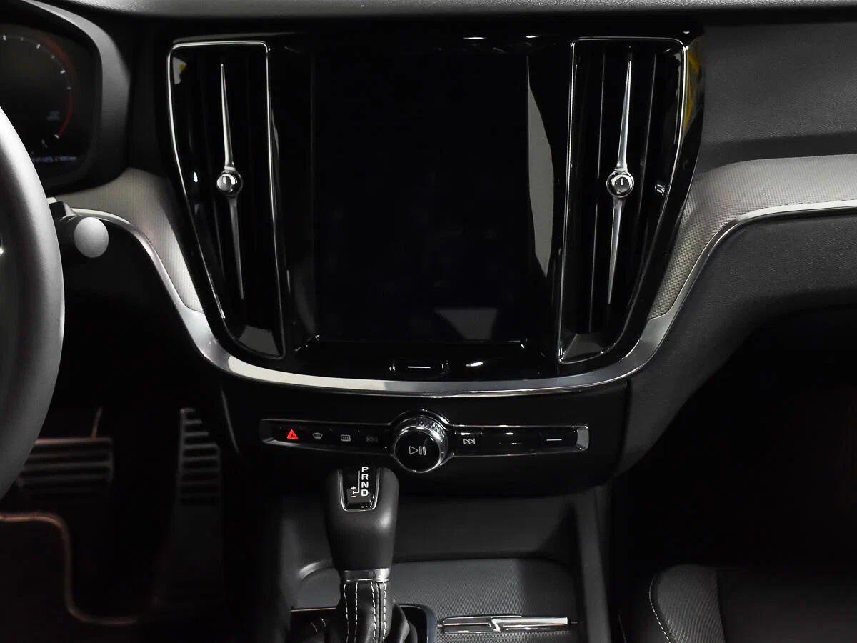 Volvo S60 2023, серый