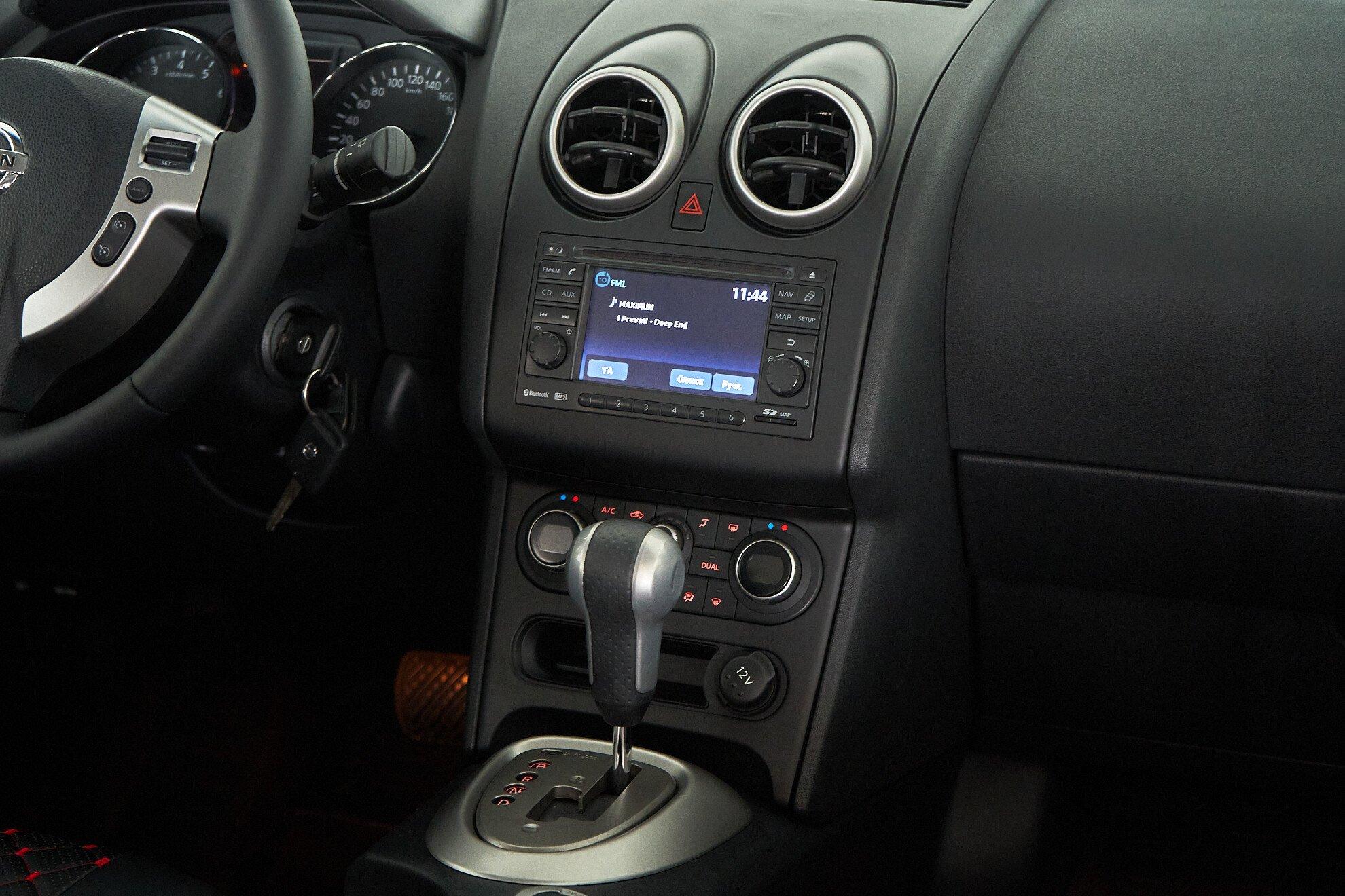 Nissan Qashqai 2011, черный