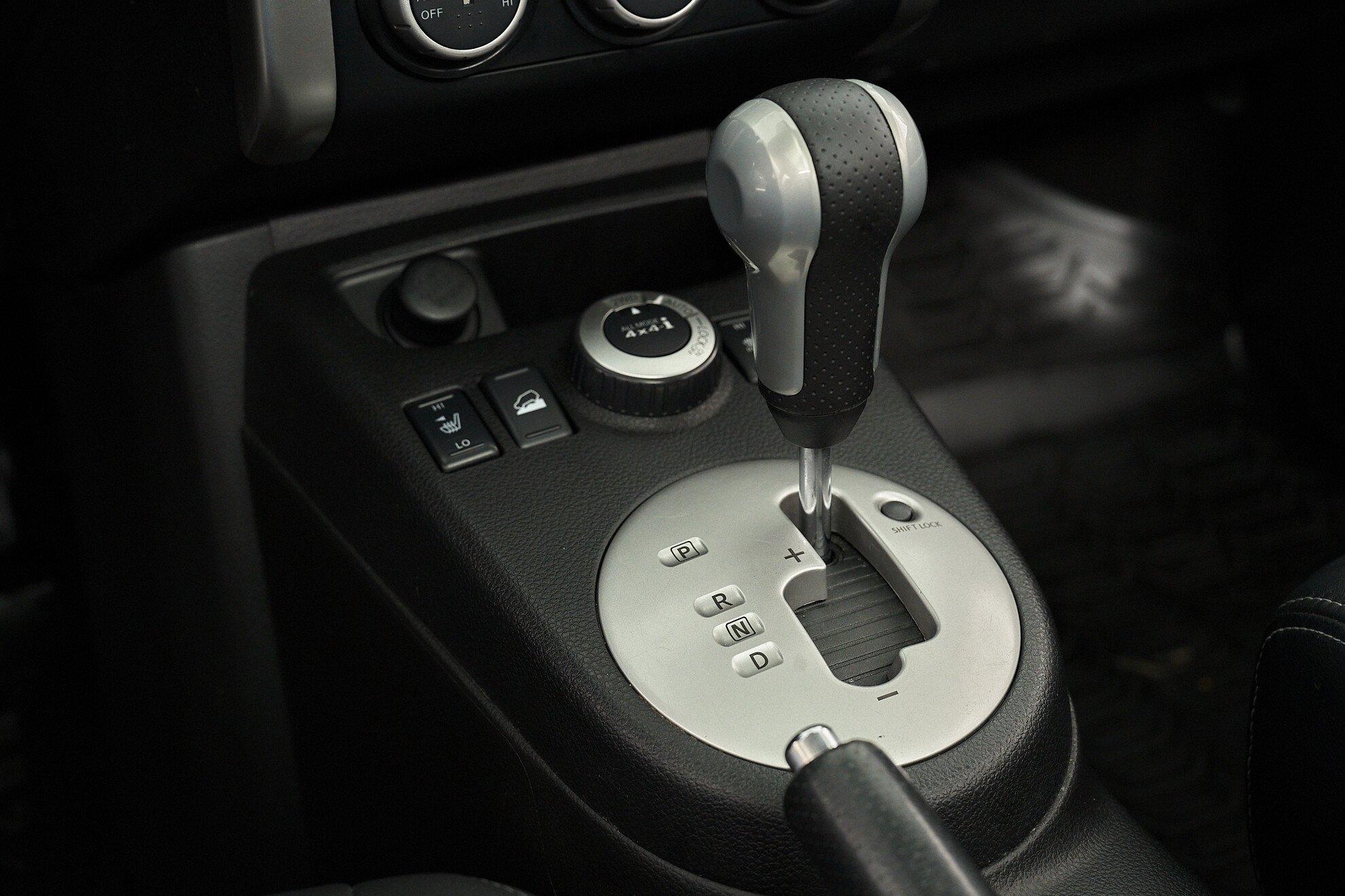 Nissan X-Trail 2011, серебряный