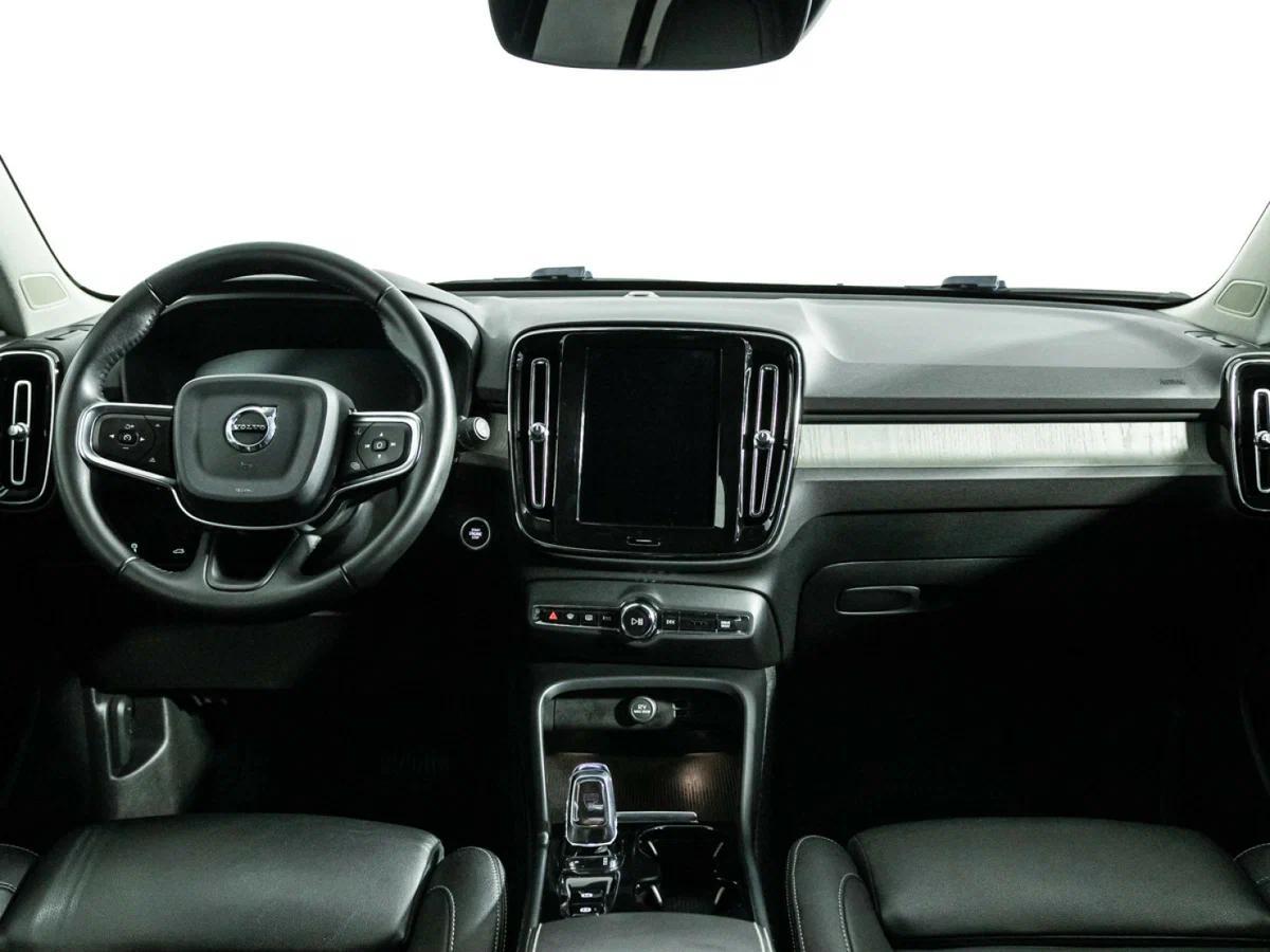 Volvo XC40 2018, голубой