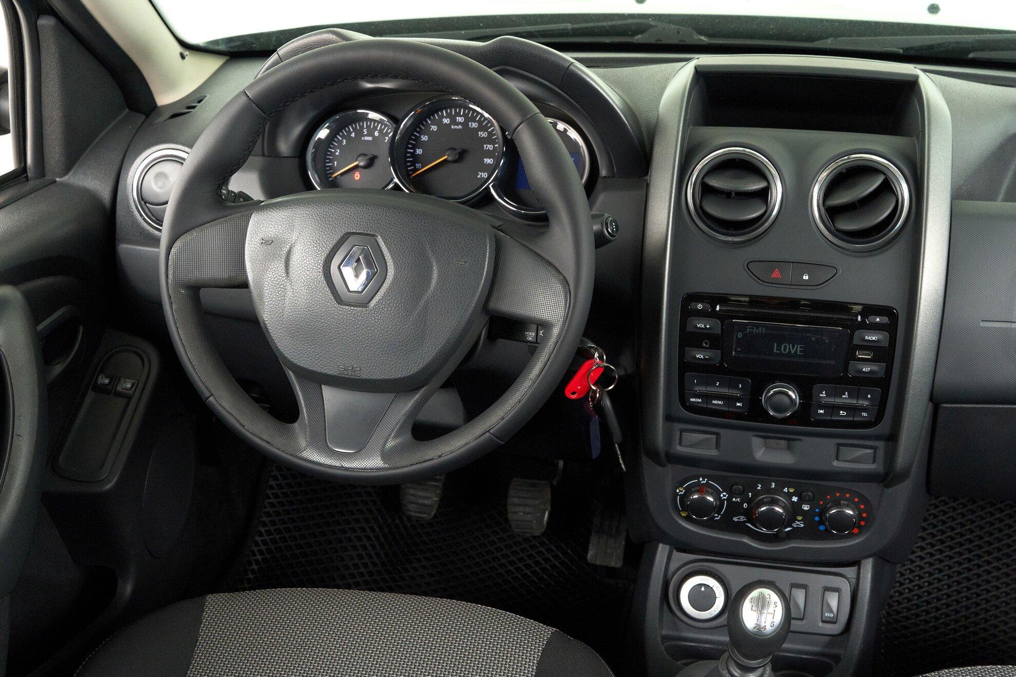 Renault Duster 2015, зеленый