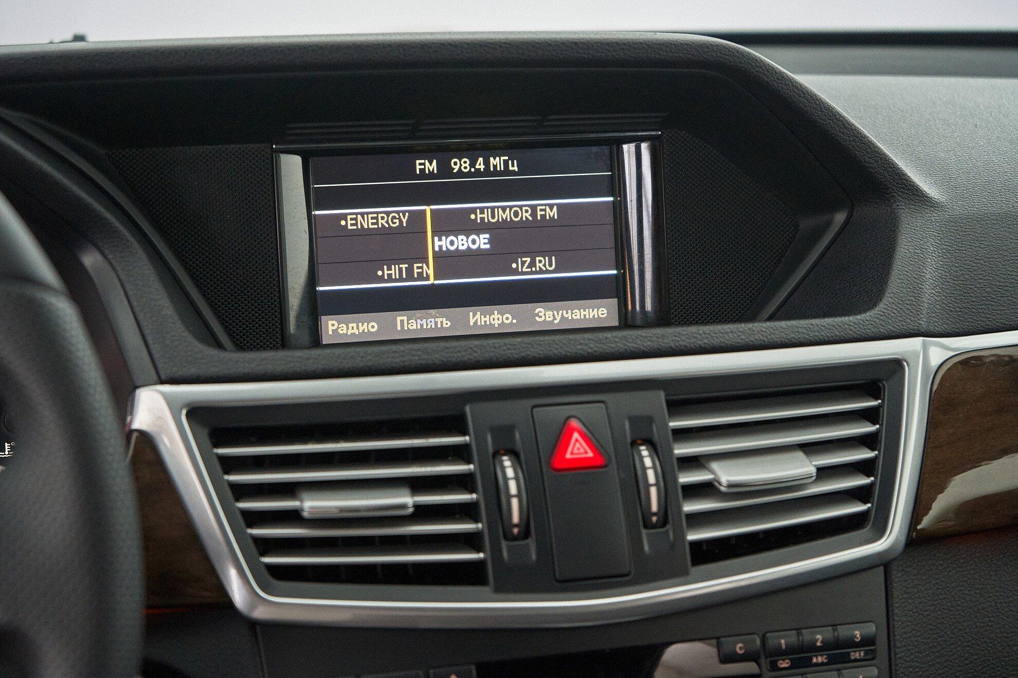Mercedes-Benz E-Класс 2011, черный