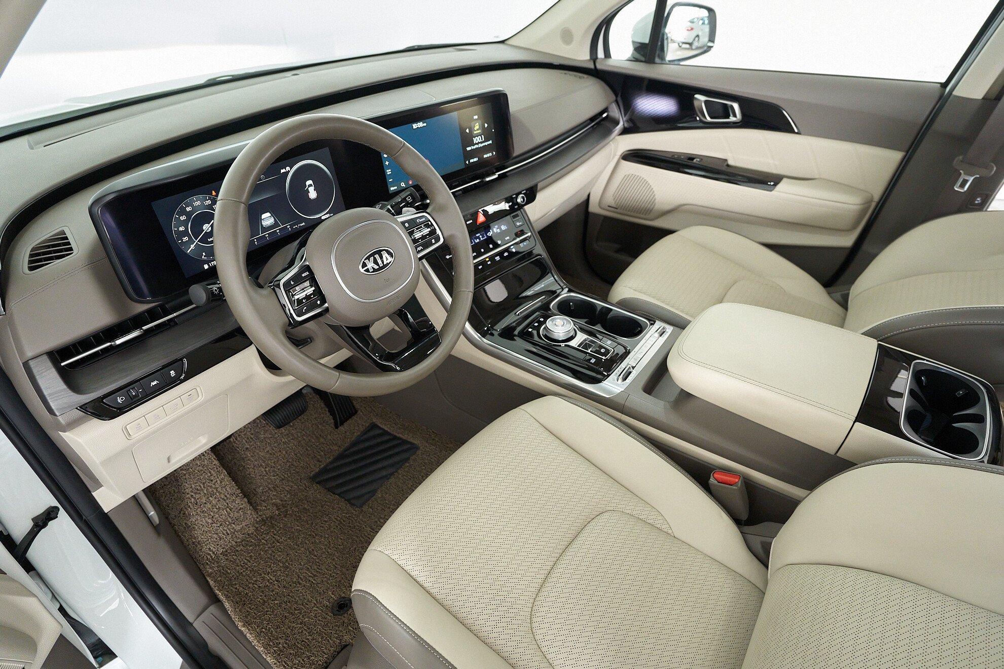 Kia Carnival 2023, белый