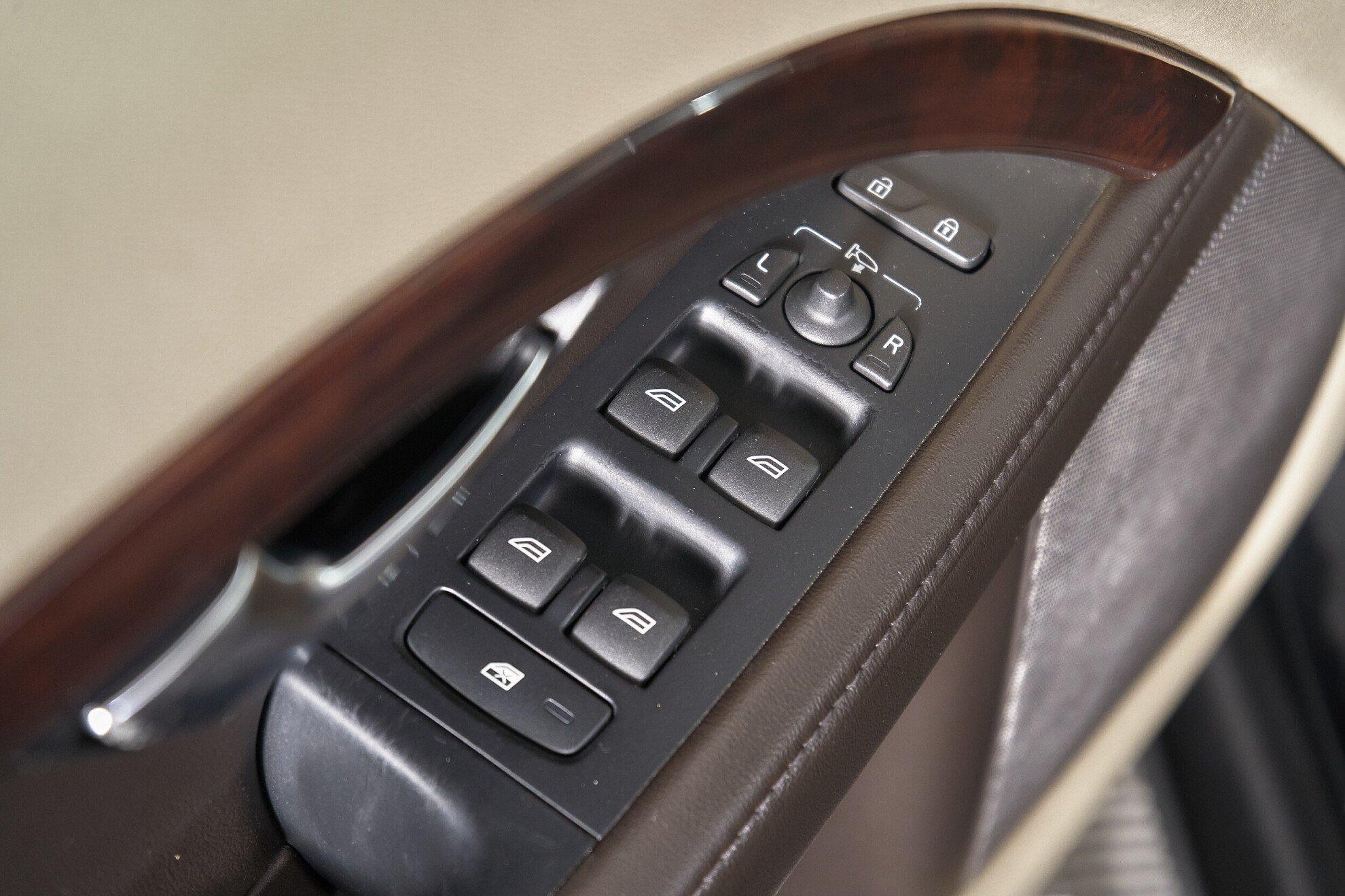 Volvo XC70 2012, черный