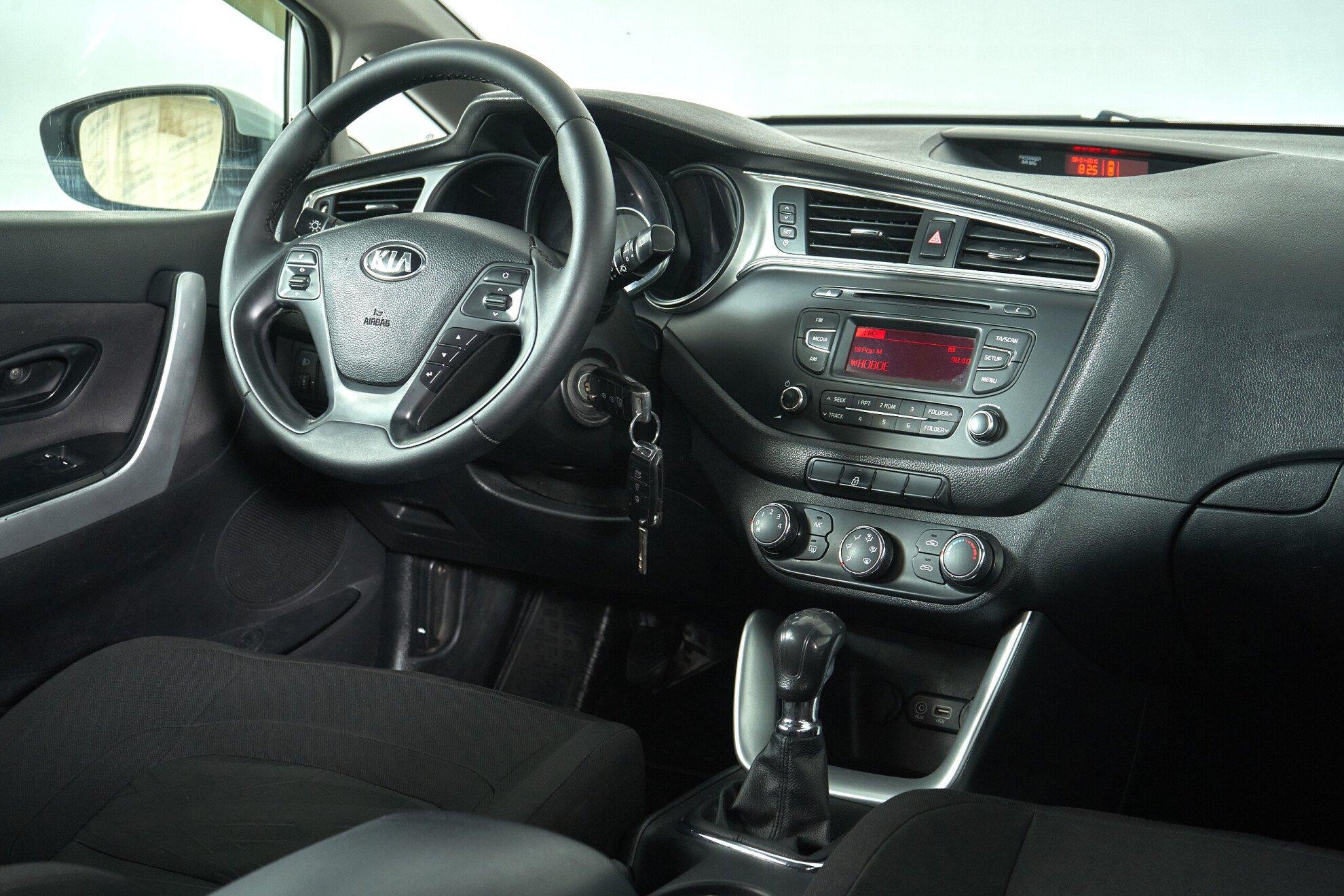 Kia Ceed 2017, белый
