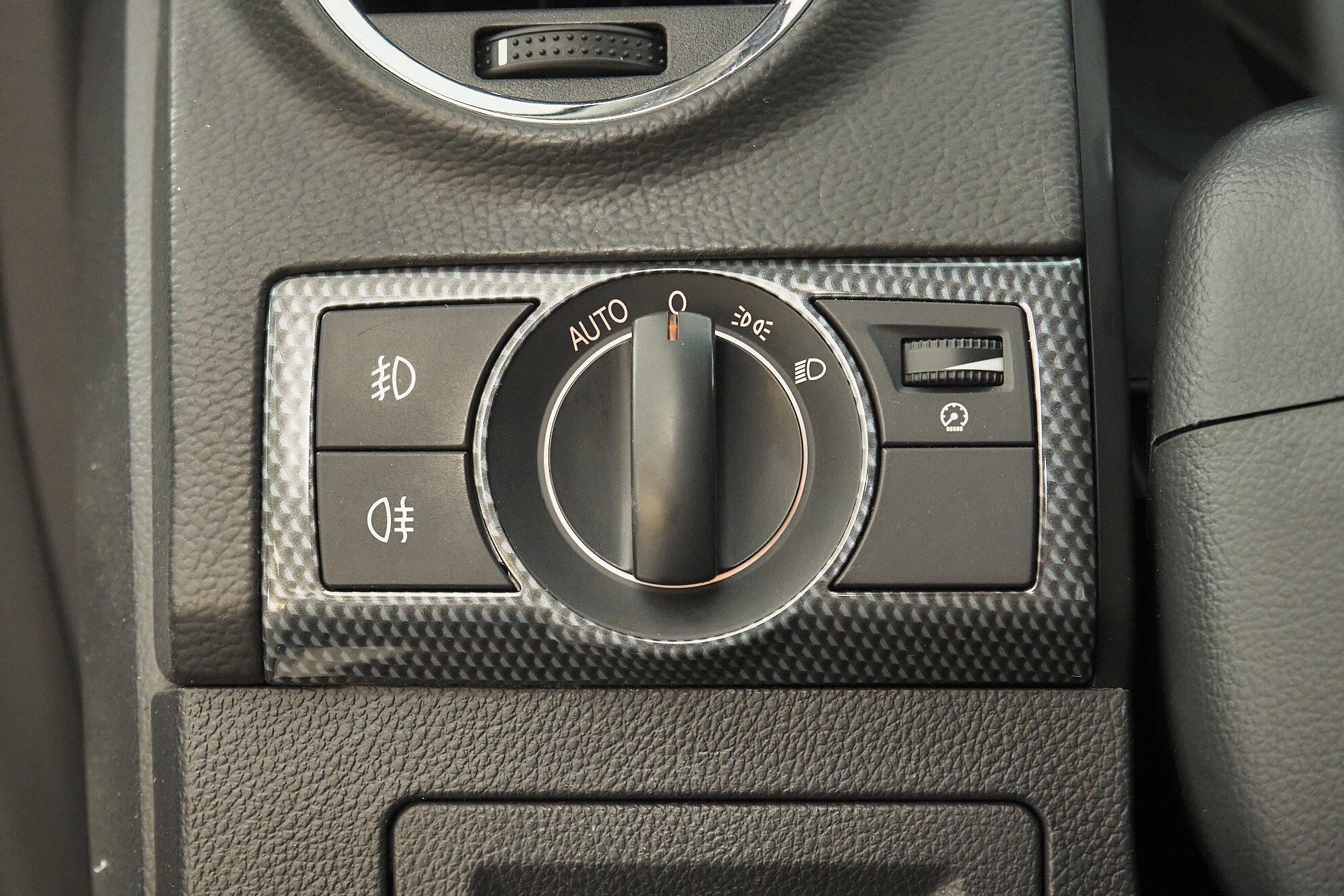 Opel Antara 2011, белый