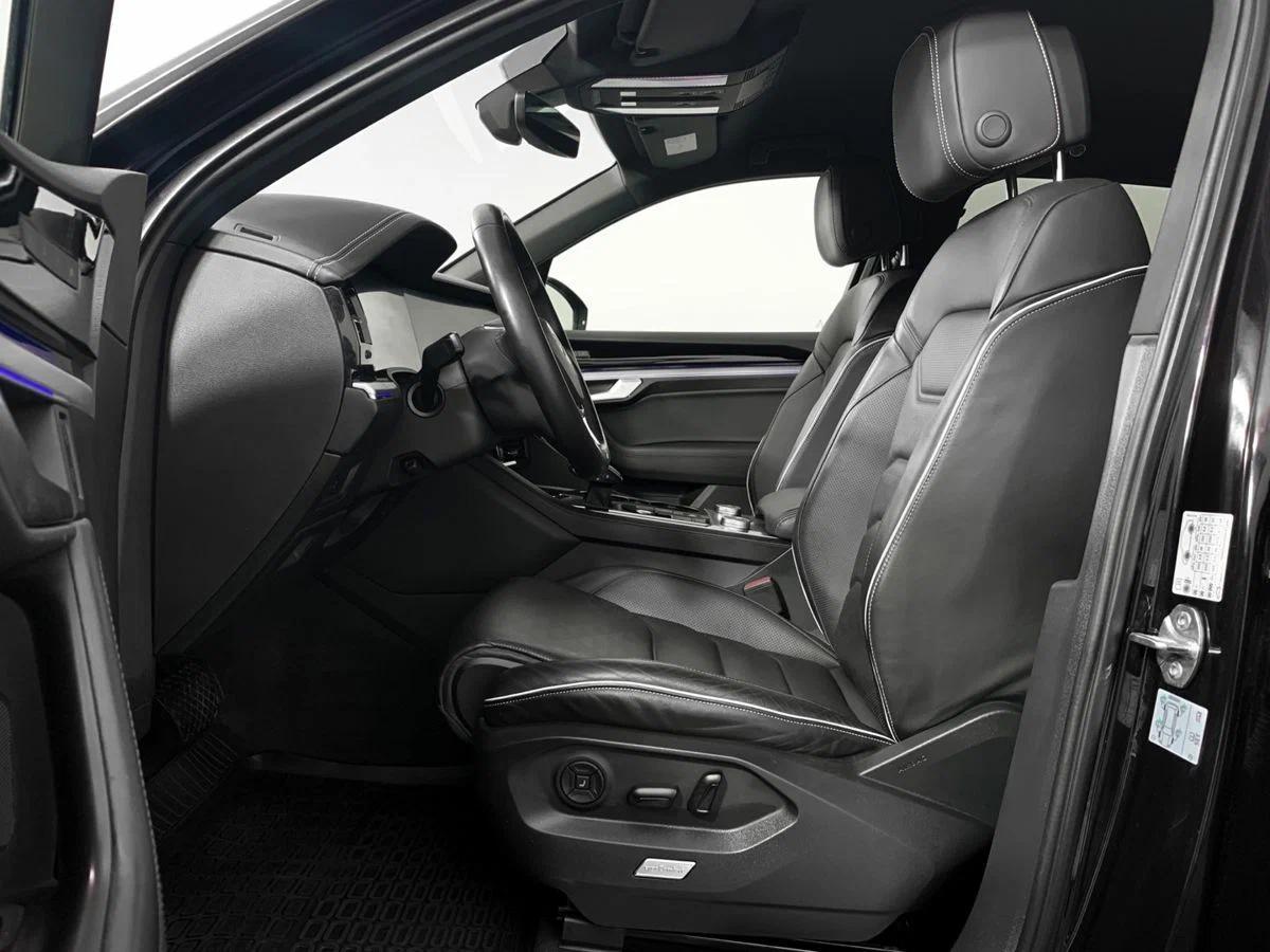 Volkswagen Touareg 2023, черный
