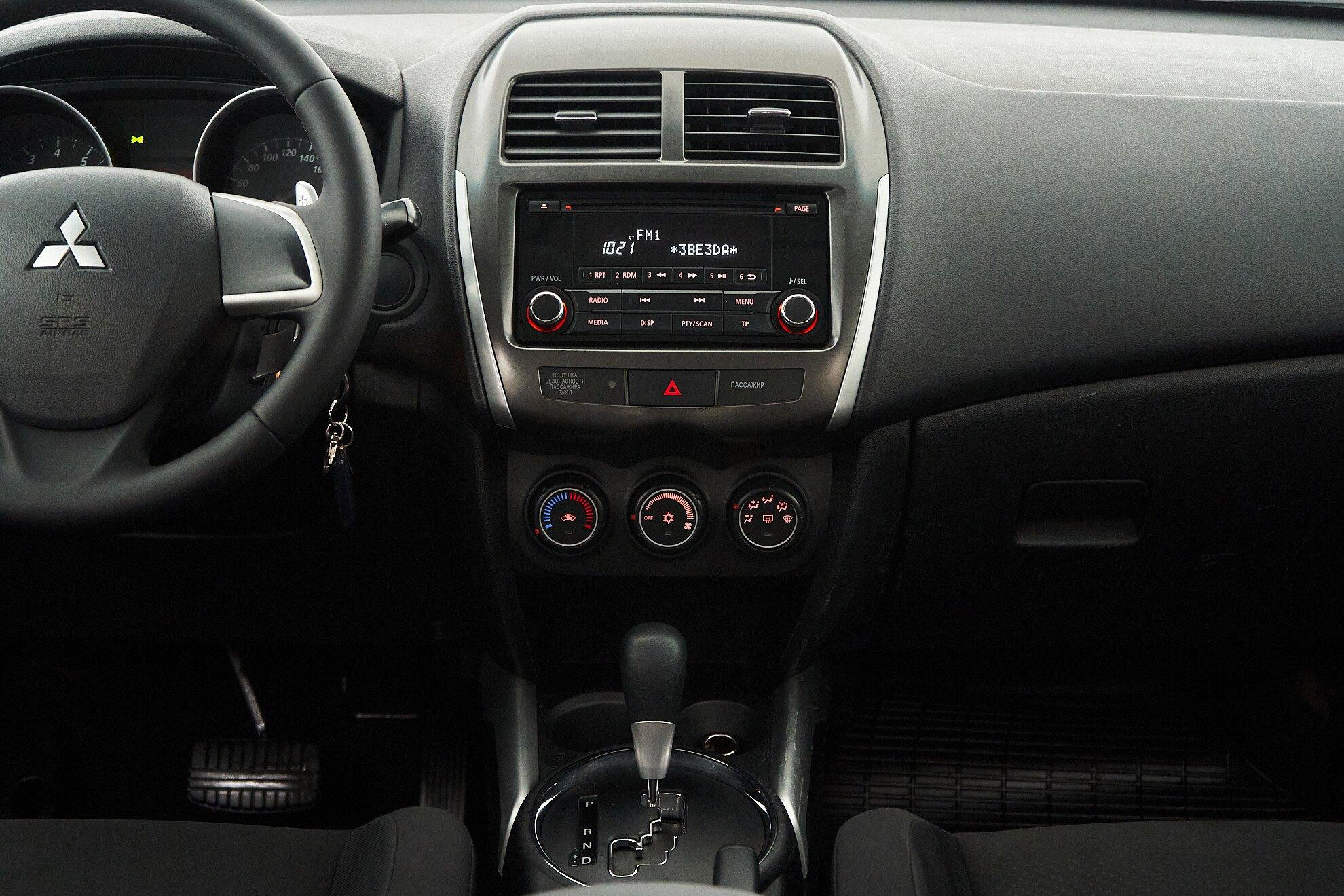 Mitsubishi ASX 2012, белый