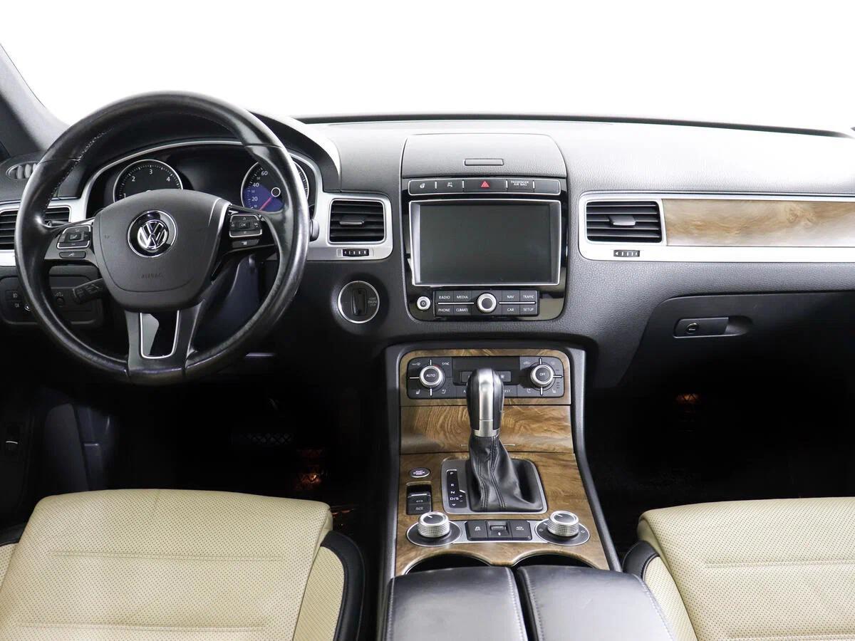 Volkswagen Touareg 2017, белый
