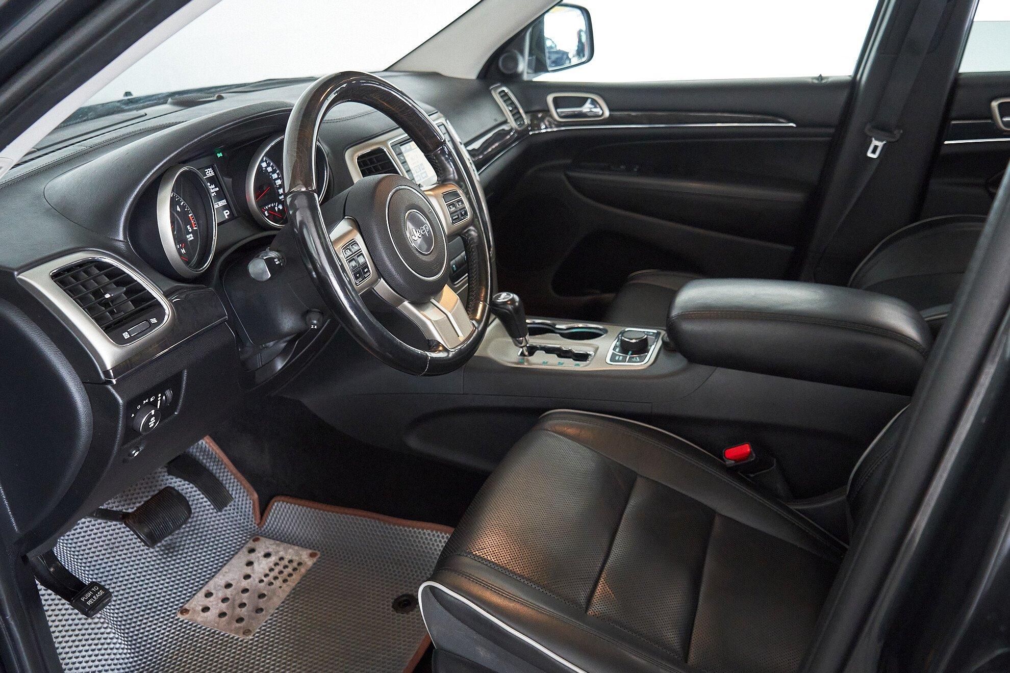 Jeep Grand Cherokee 2011, серый