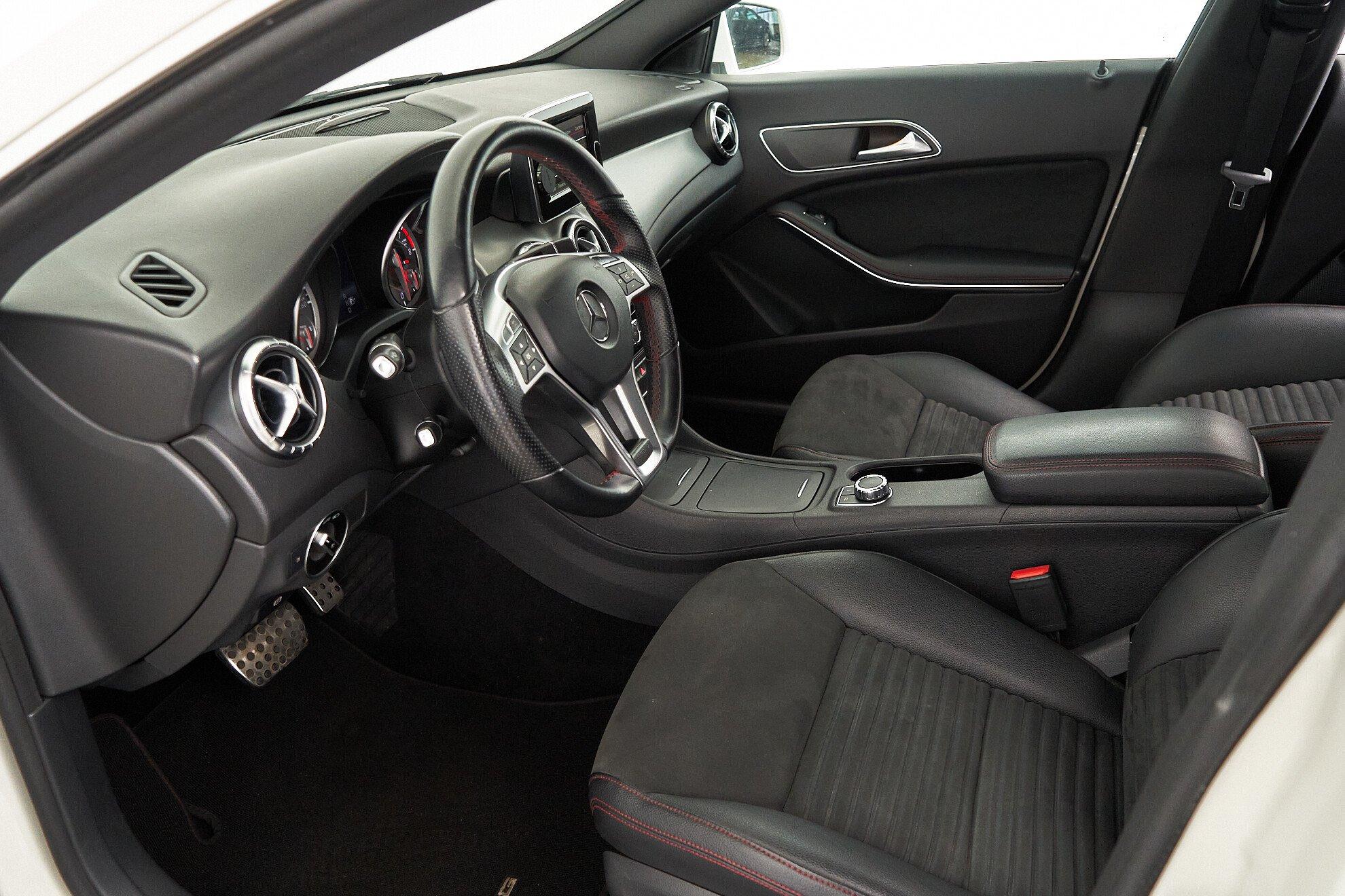 Mercedes-Benz CLA 2013, белый