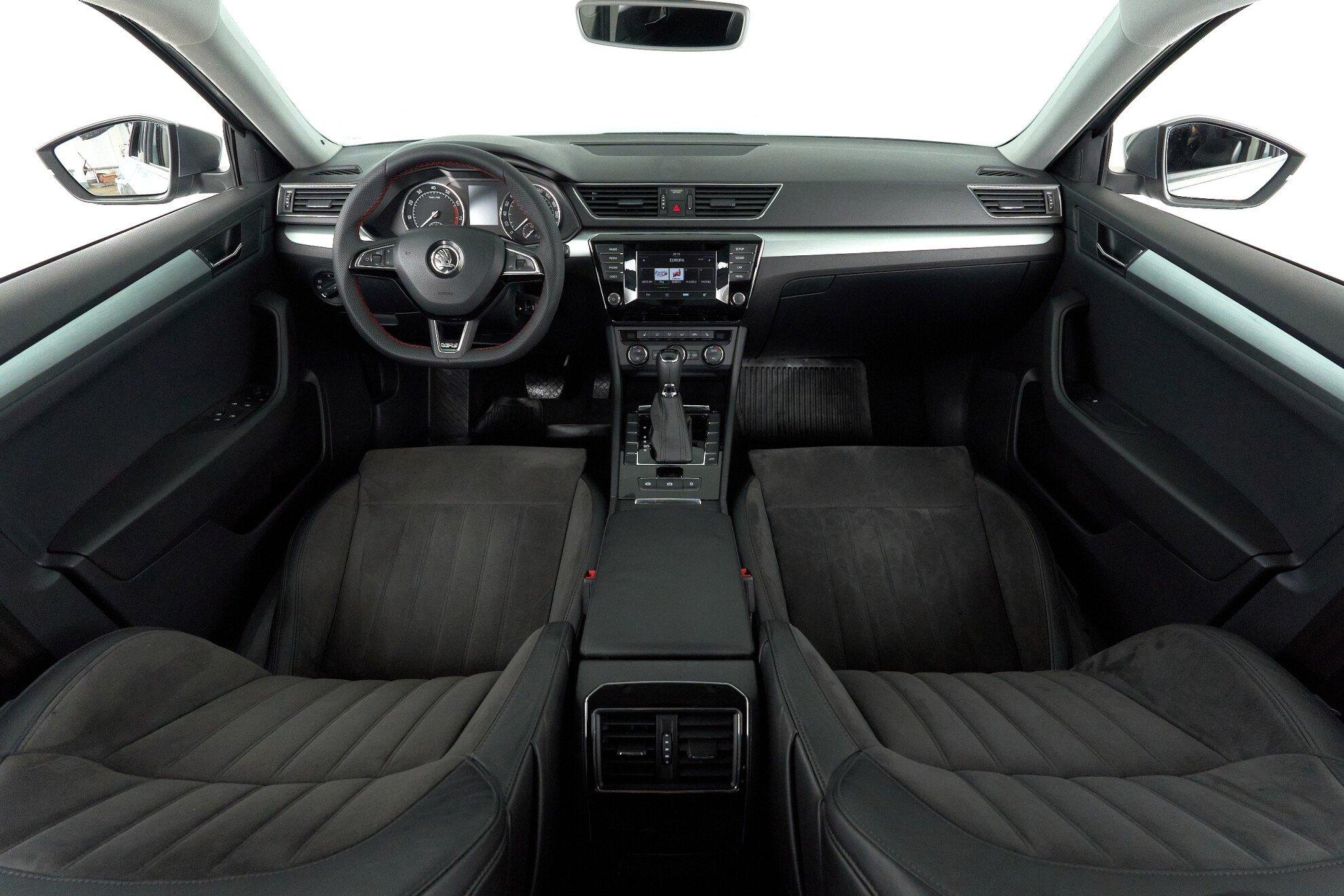 Skoda Superb 2015, серый