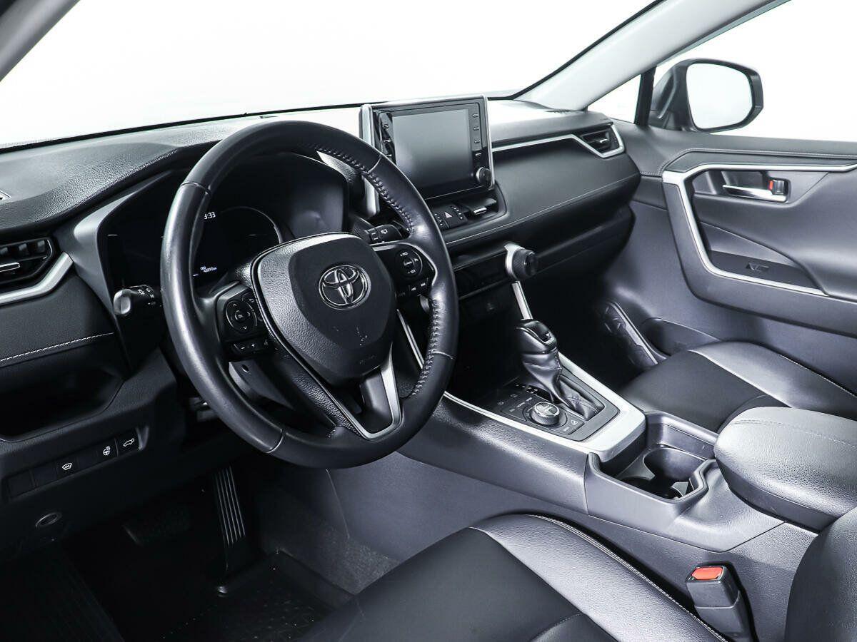 Toyota RAV4 2022, белый
