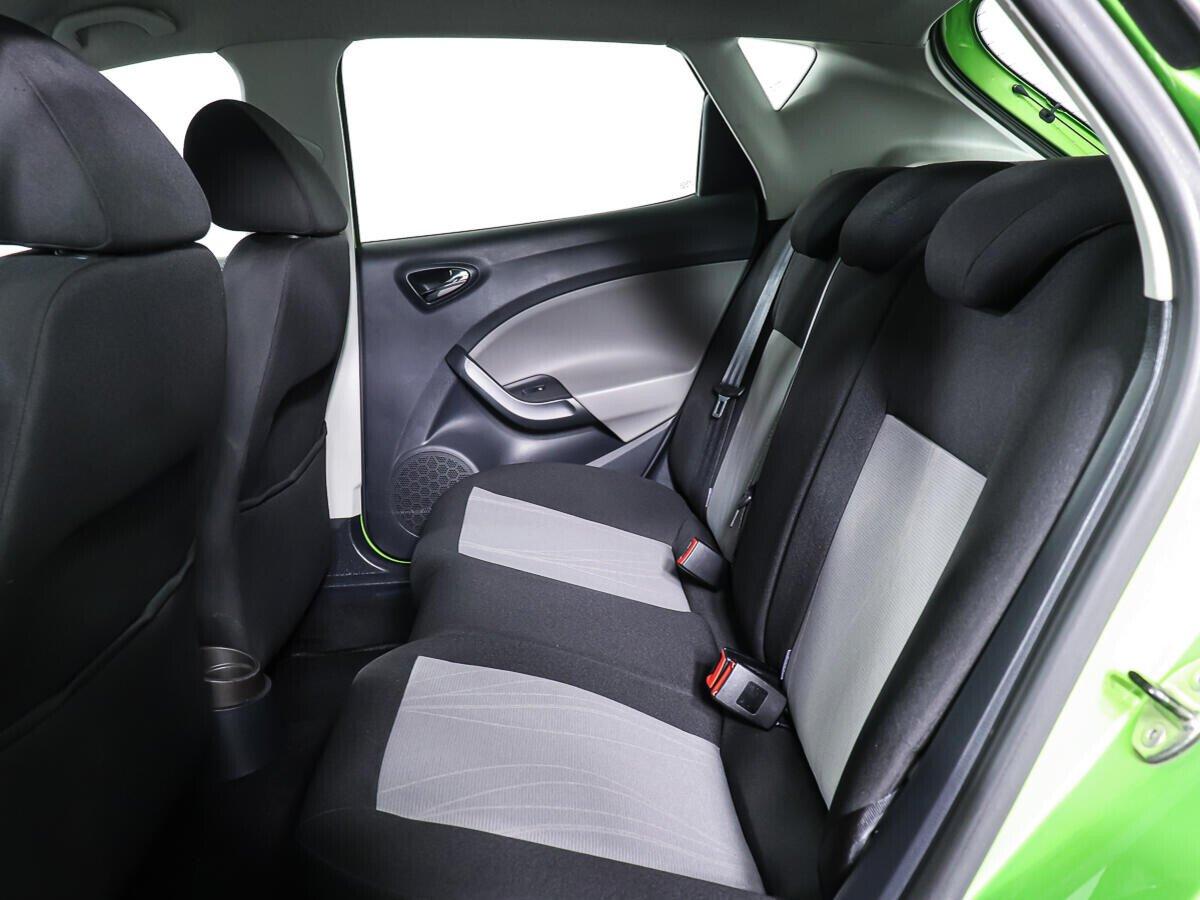 Seat Ibiza 2015, зеленый